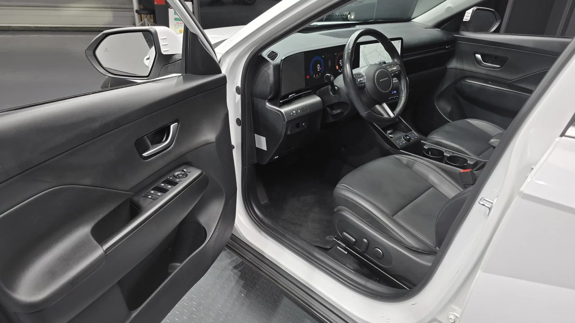 Hyundai Kona Gasoline 1.6 Turbo 2WD Premium, 2023 г. 64708 км. — фото 11