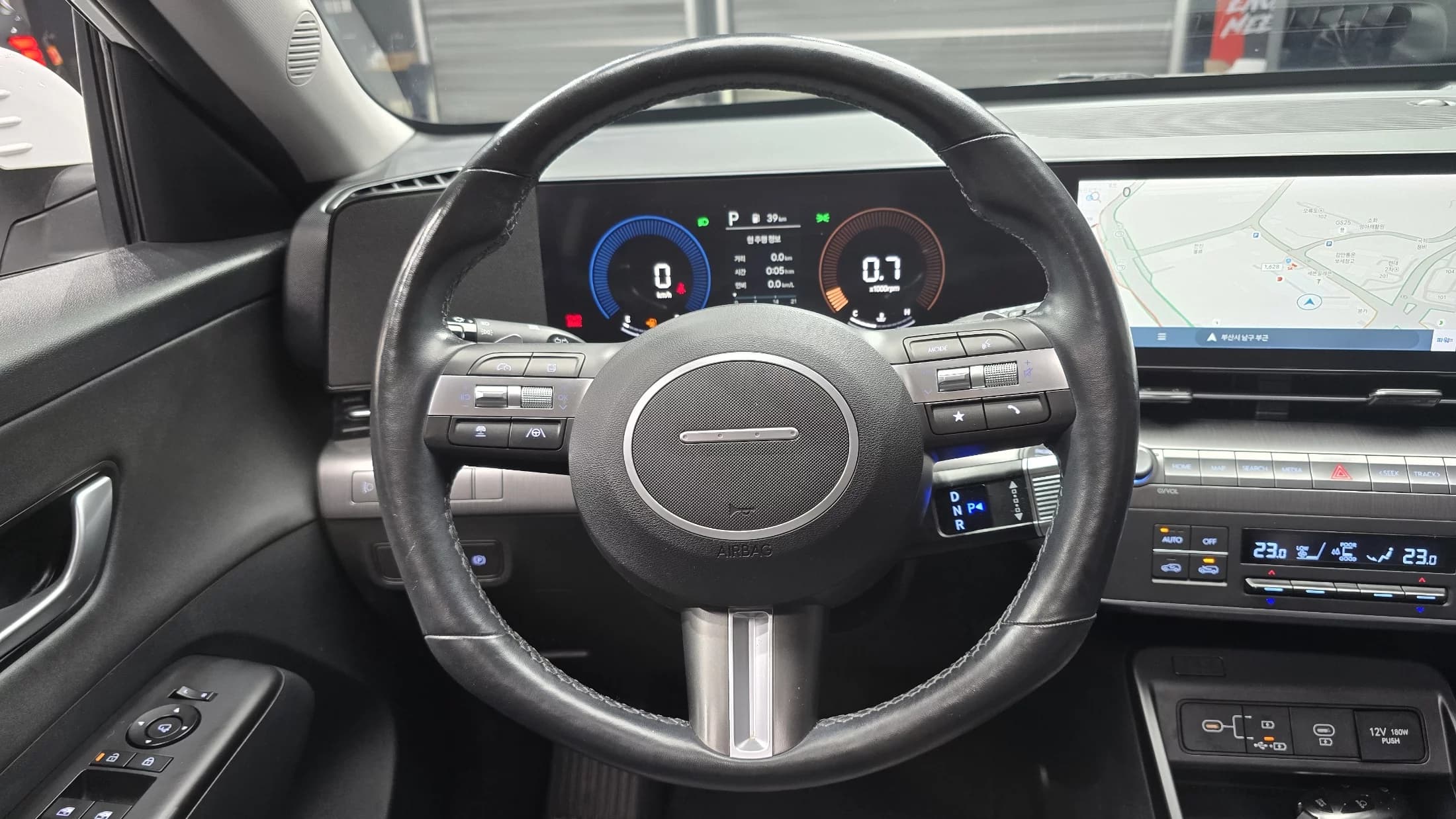 Hyundai Kona Gasoline 1.6 Turbo 2WD Premium, 2023 г. 64708 км. — фото 14