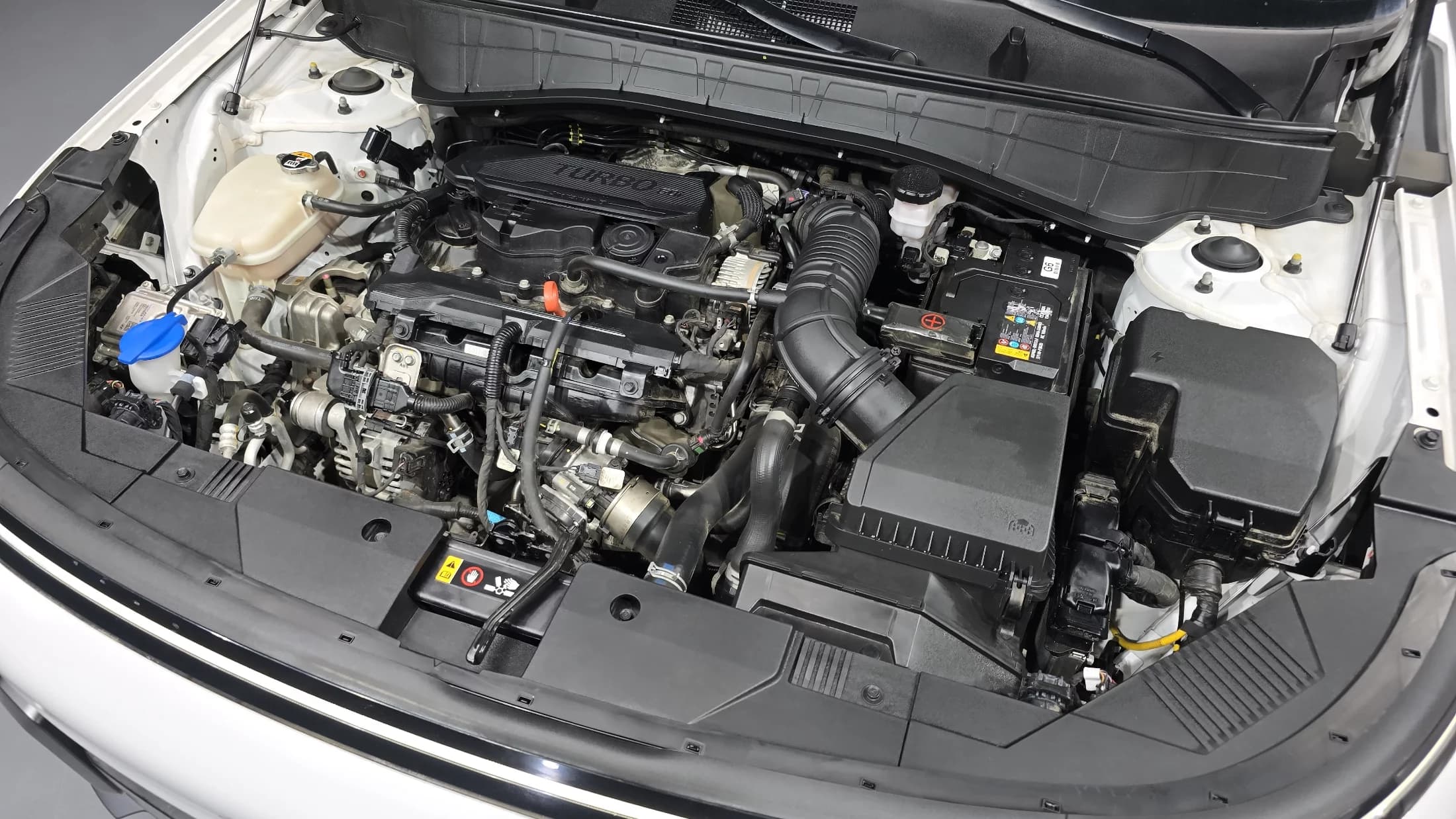 Hyundai Kona Gasoline 1.6 Turbo 2WD Premium, 2023 г. 64708 км. — фото 6