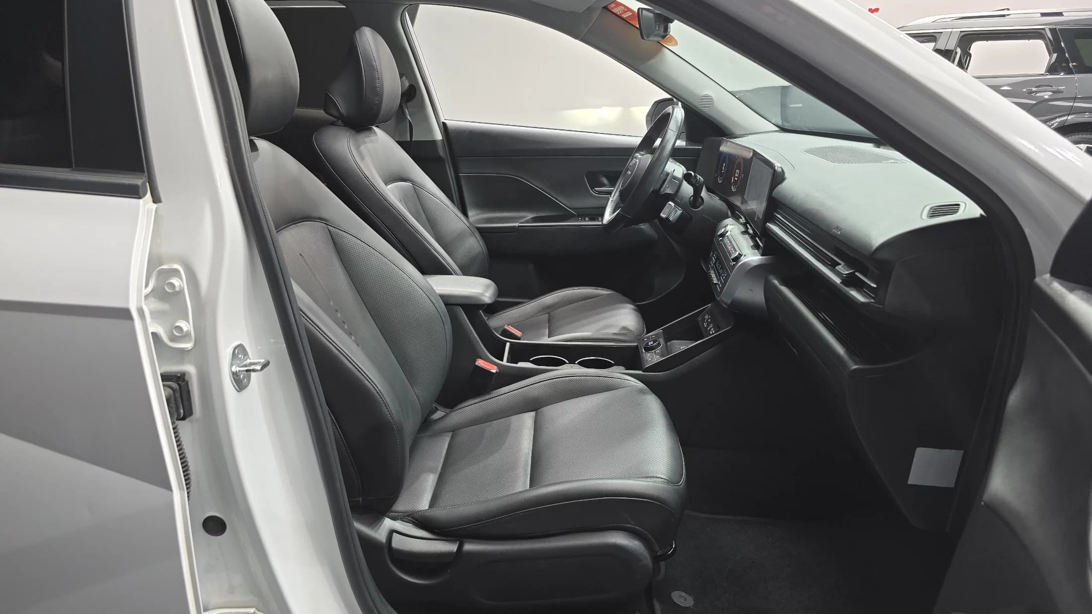 Hyundai Kona Gasoline 1.6 Turbo 2WD Premium, 2023 г. 64708 км. — фото 10