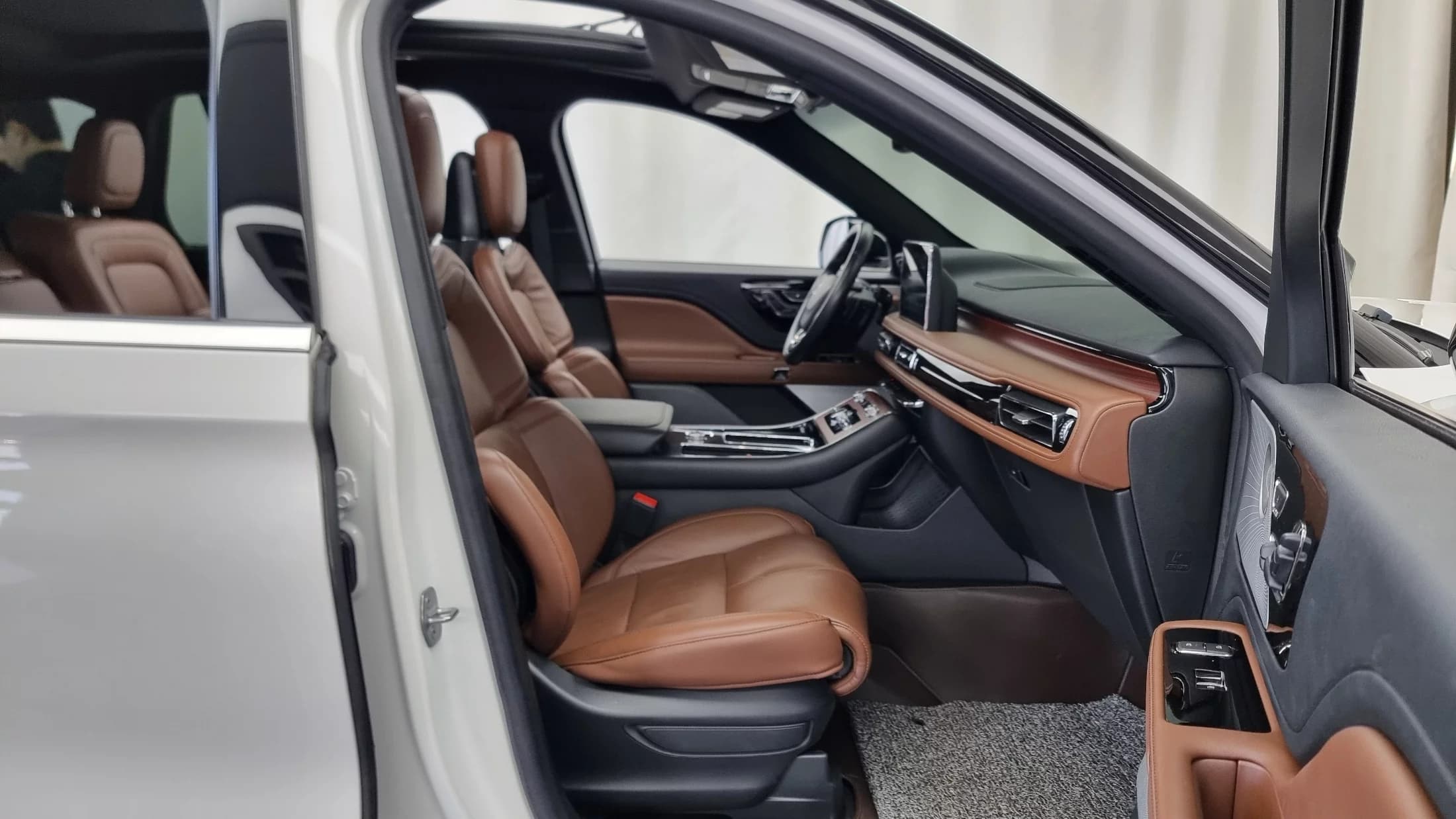 Lincoln AVIATOR 3.0 Reserve  AWD, 2023 г. 22891 км. — фото 11