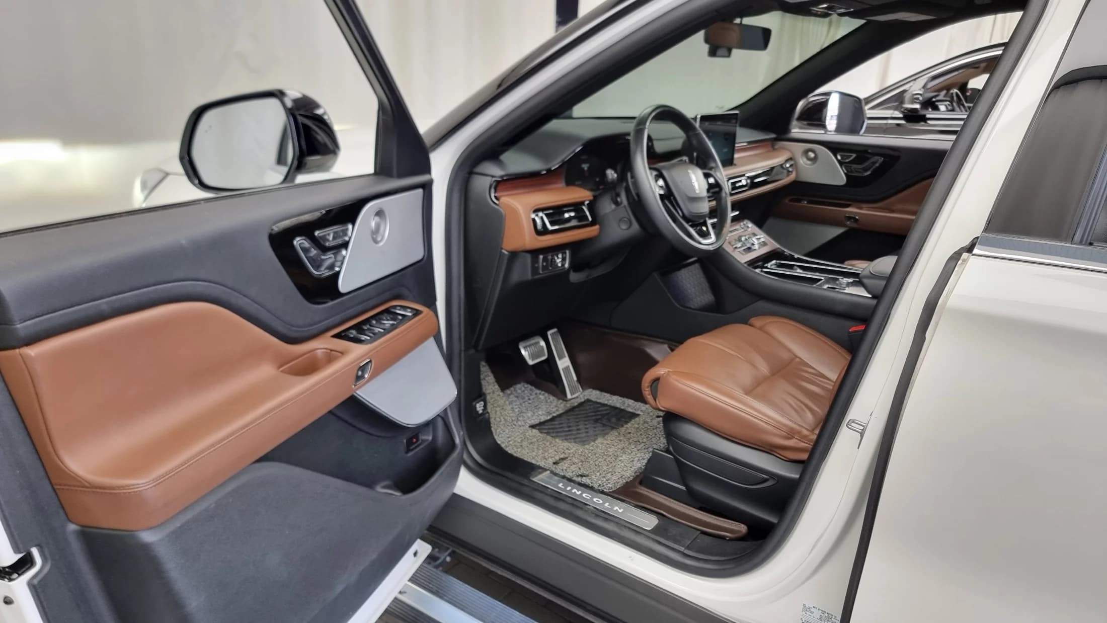 Lincoln AVIATOR 3.0 Reserve  AWD, 2023 г. 22891 км. — фото 10