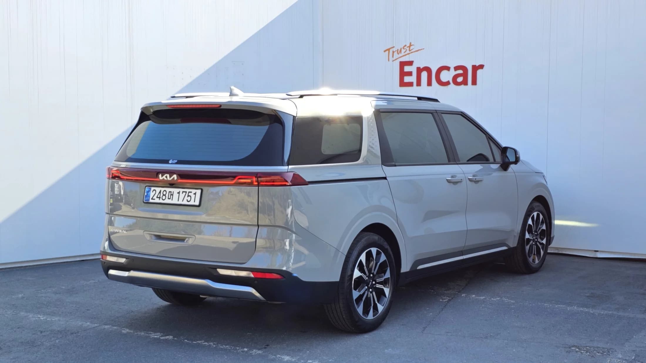 Kia Carnival Gasoline 7-Seater Signature, 2023 г. 28367 км. — фото 2