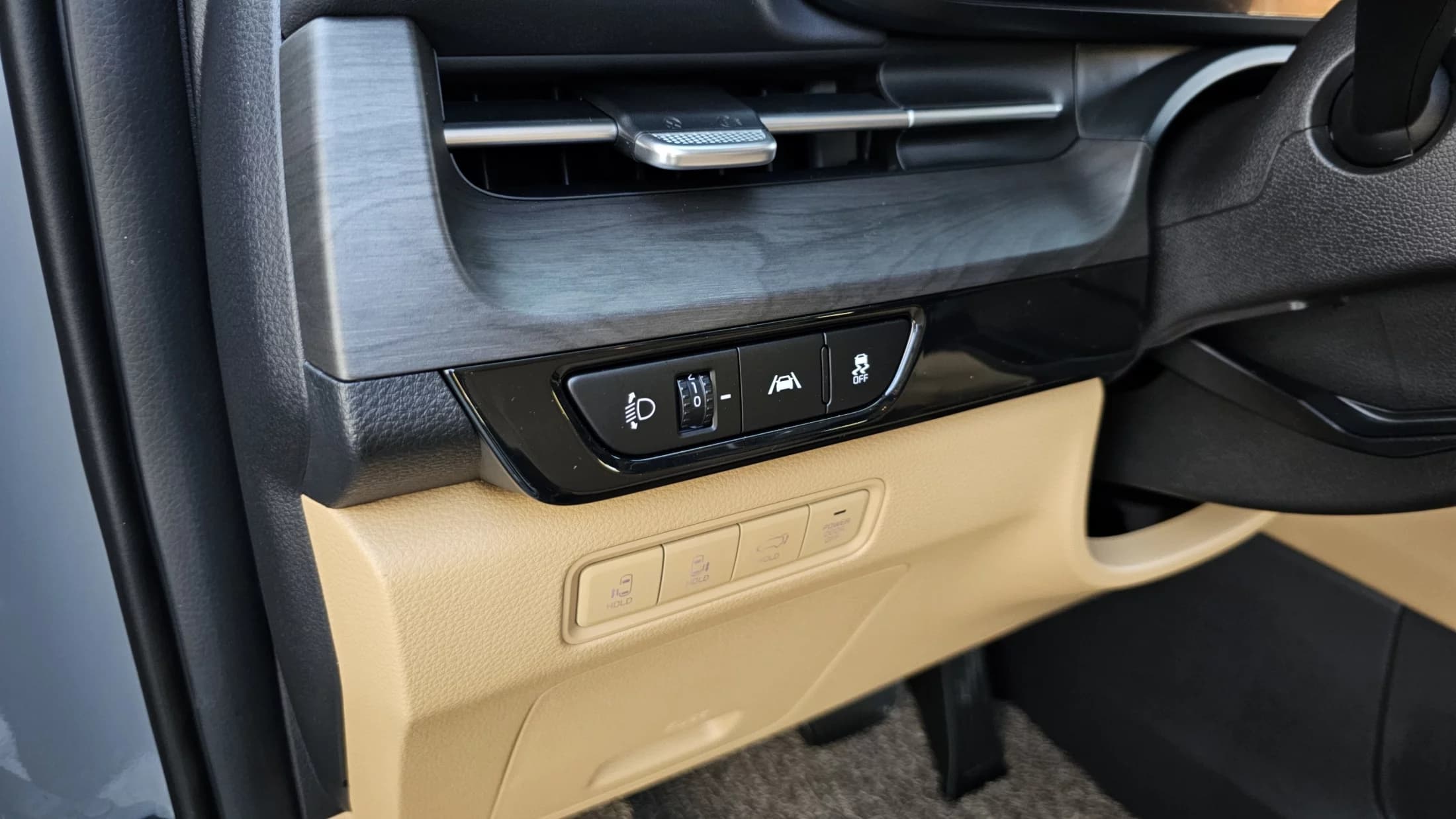 Kia Carnival Gasoline 7-Seater Signature, 2023 г. 28367 км. — фото 17