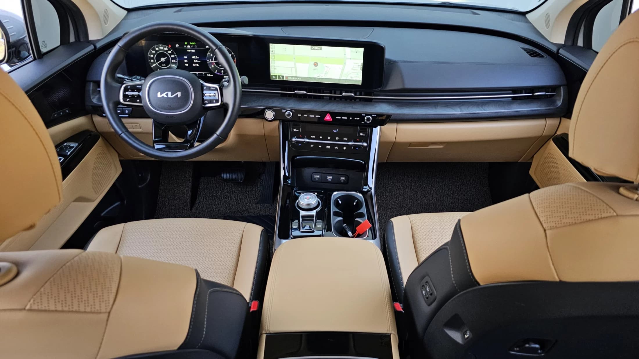 Kia Carnival Gasoline 7-Seater Signature, 2023 г. 28367 км. — фото 7