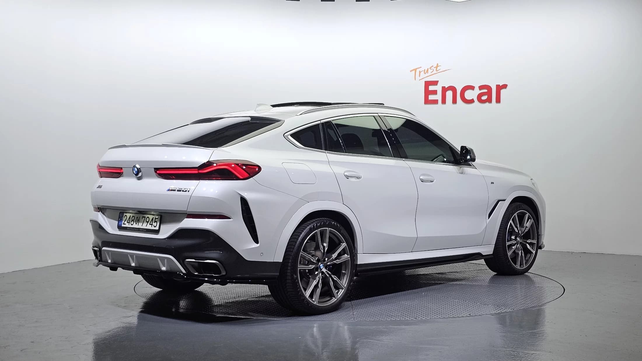 BMW X6 M50i, 2021 г. 73033 км. — фото 2