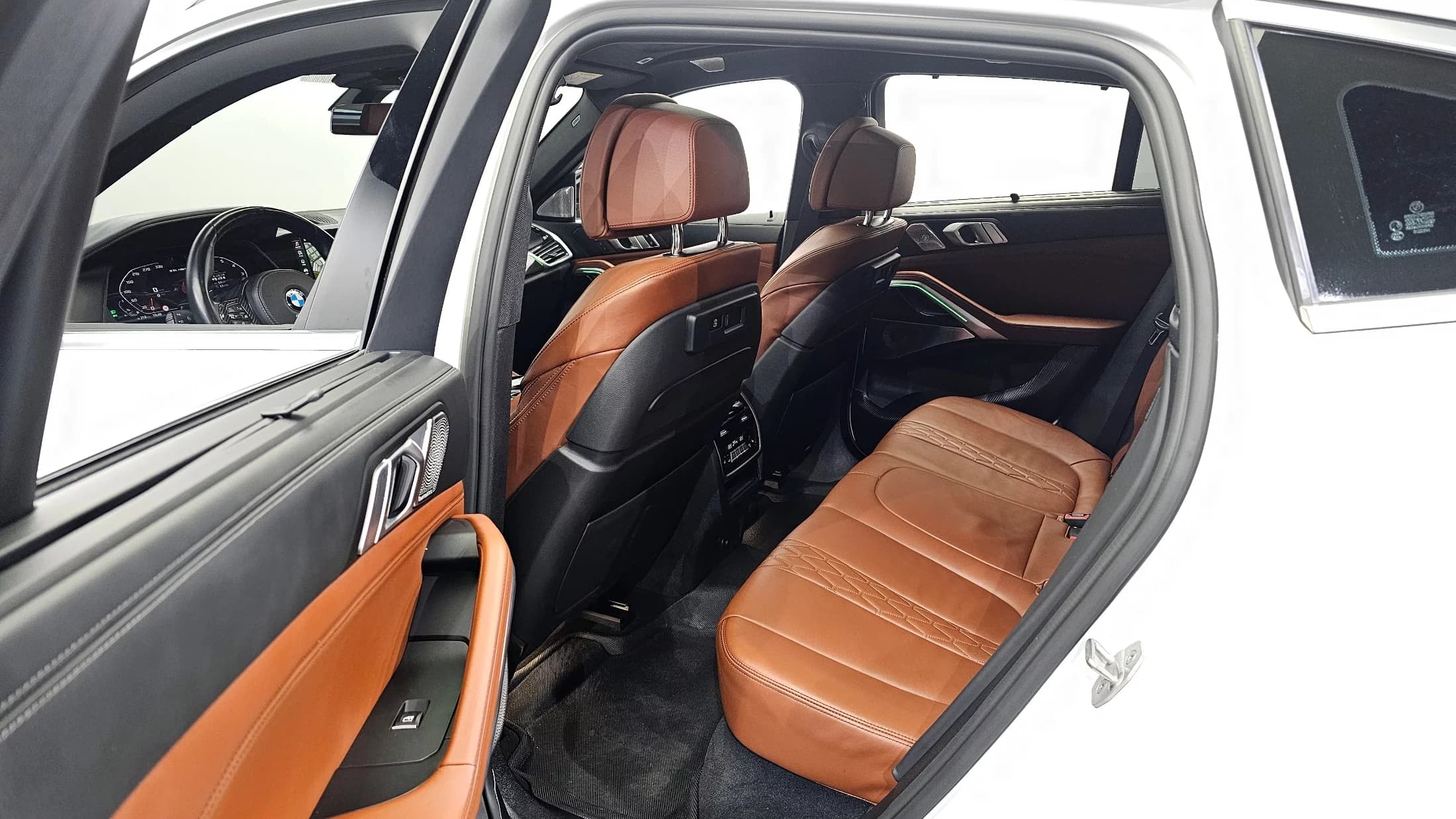 BMW X6 M50i, 2021 г. 73033 км. — фото 11