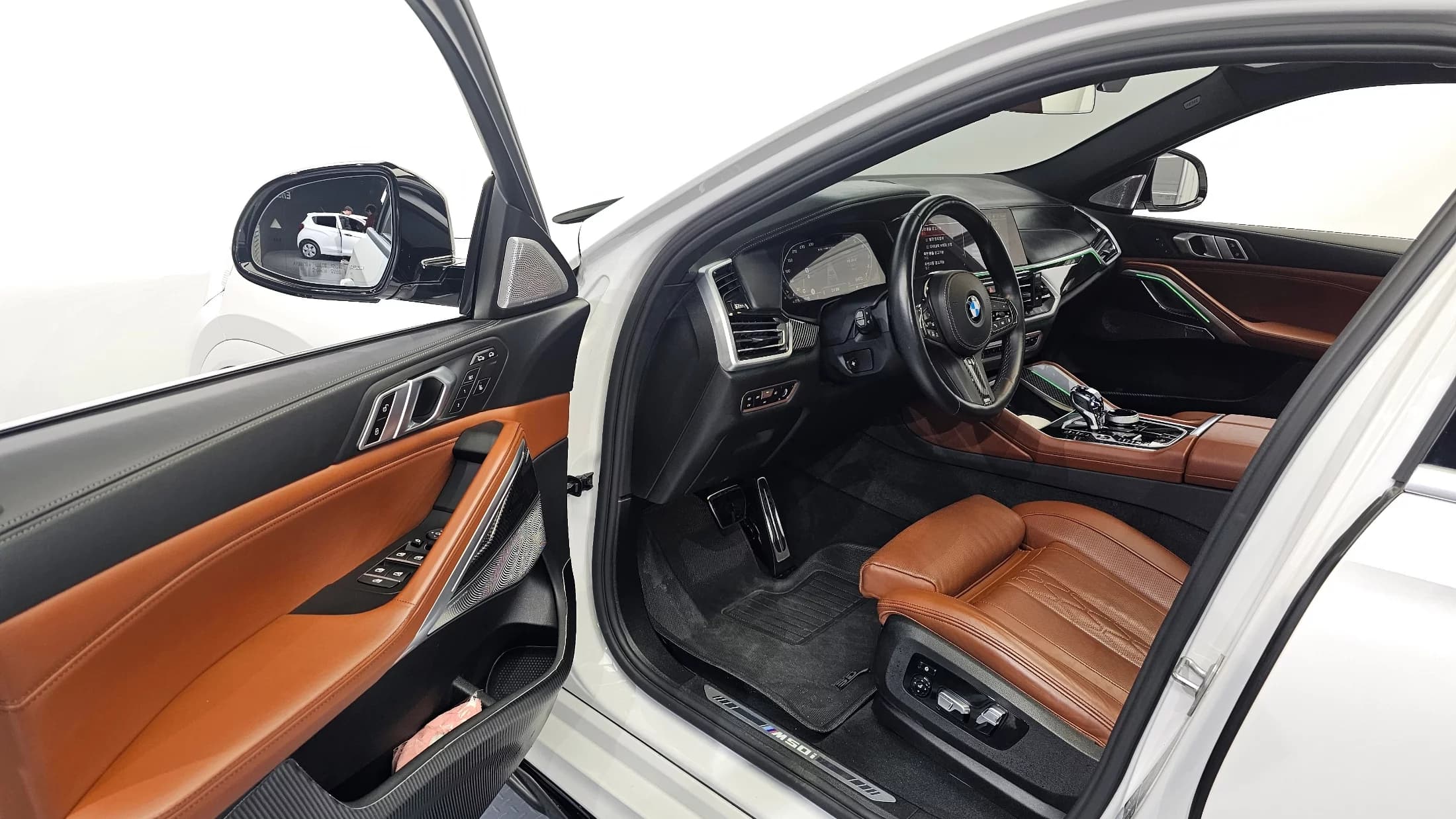 BMW X6 M50i, 2021 г. 73033 км. — фото 10