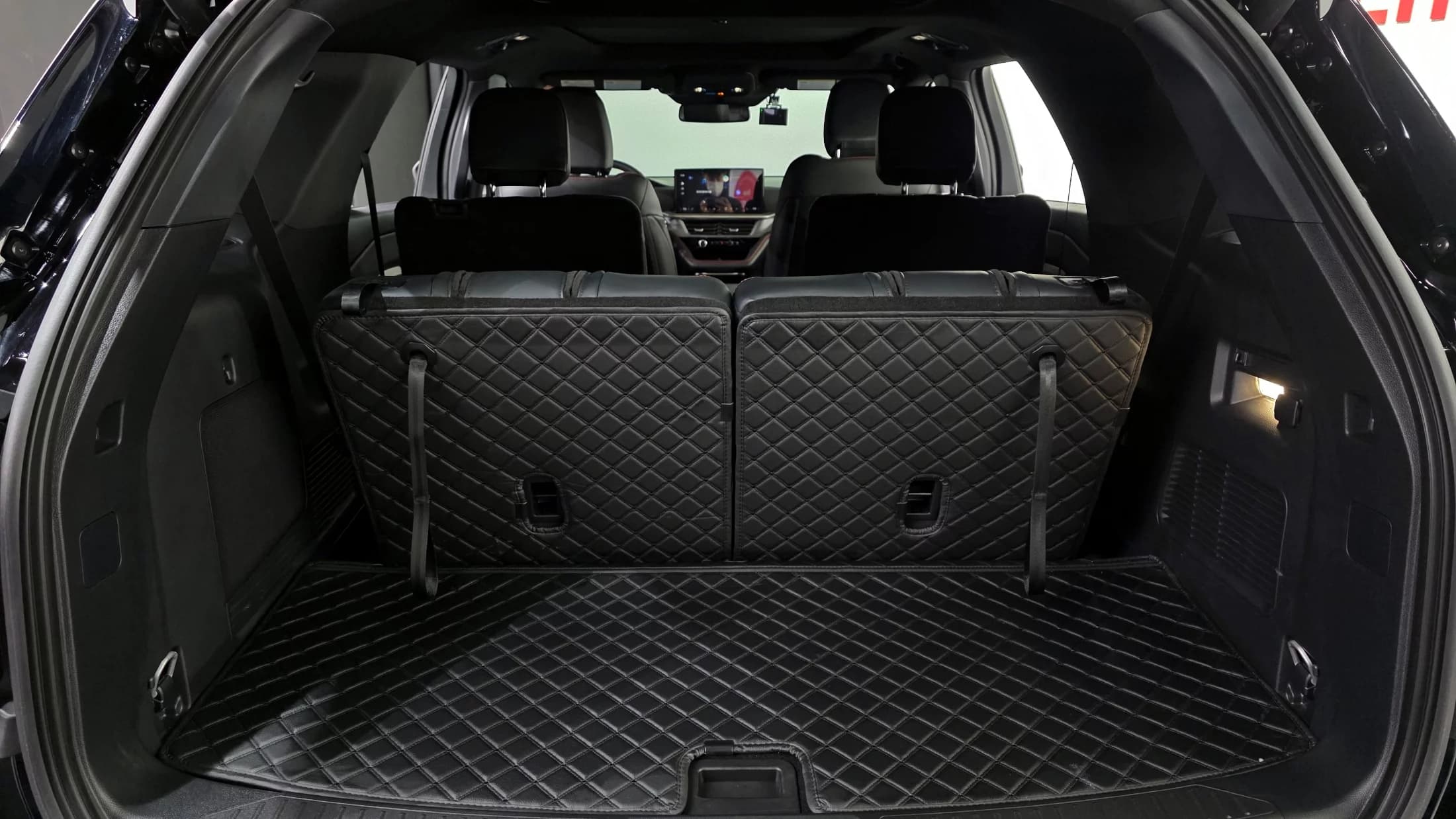 Ford EXPLORER 2.3 ST-Line 4WD, 2025 г. 7438 км. — фото 19