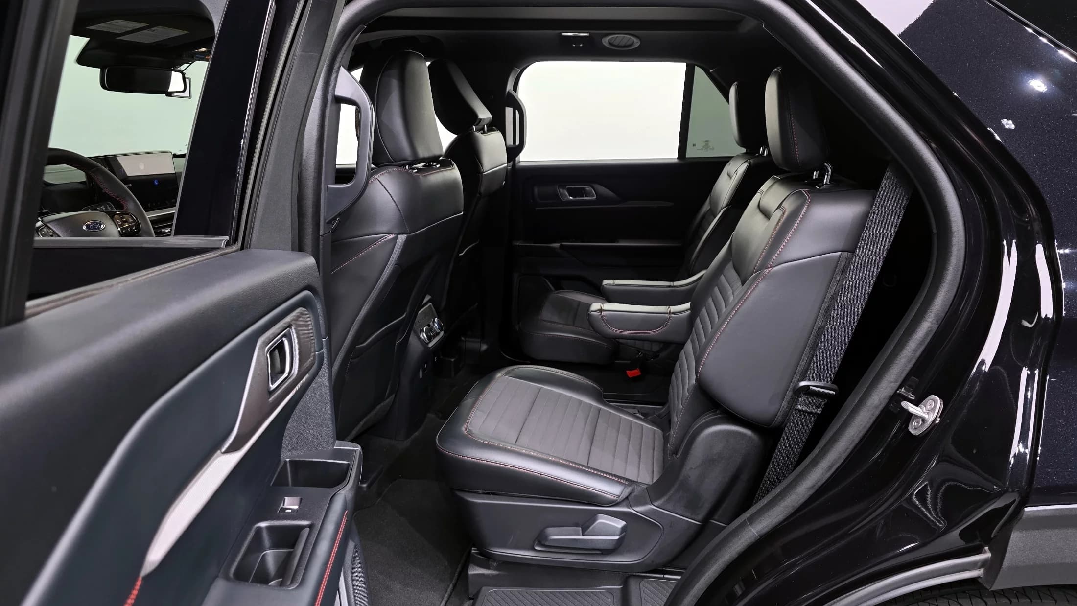 Ford EXPLORER 2.3 ST-Line 4WD, 2025 г. 7438 км. — фото 20