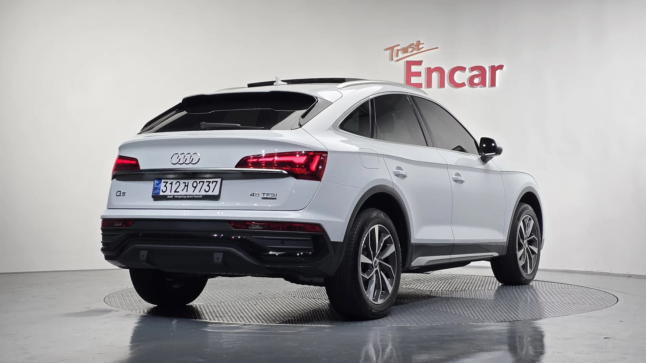 Audi Q5 45 TFSI Quattro Sportback, 2023 г. 20684 км. — фото 2
