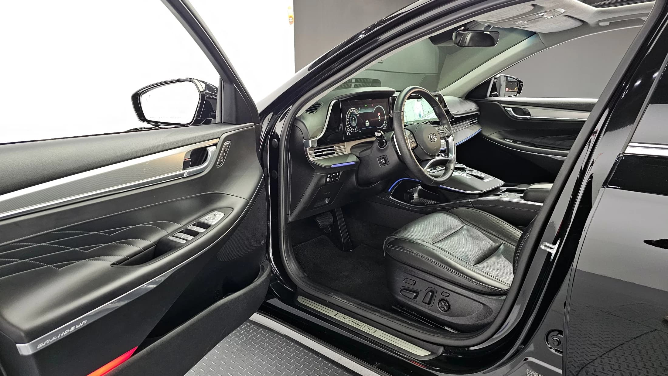 Hyundai Grandeur 2.5 Calligraphy, 2022 г. 67929 км. — фото 11