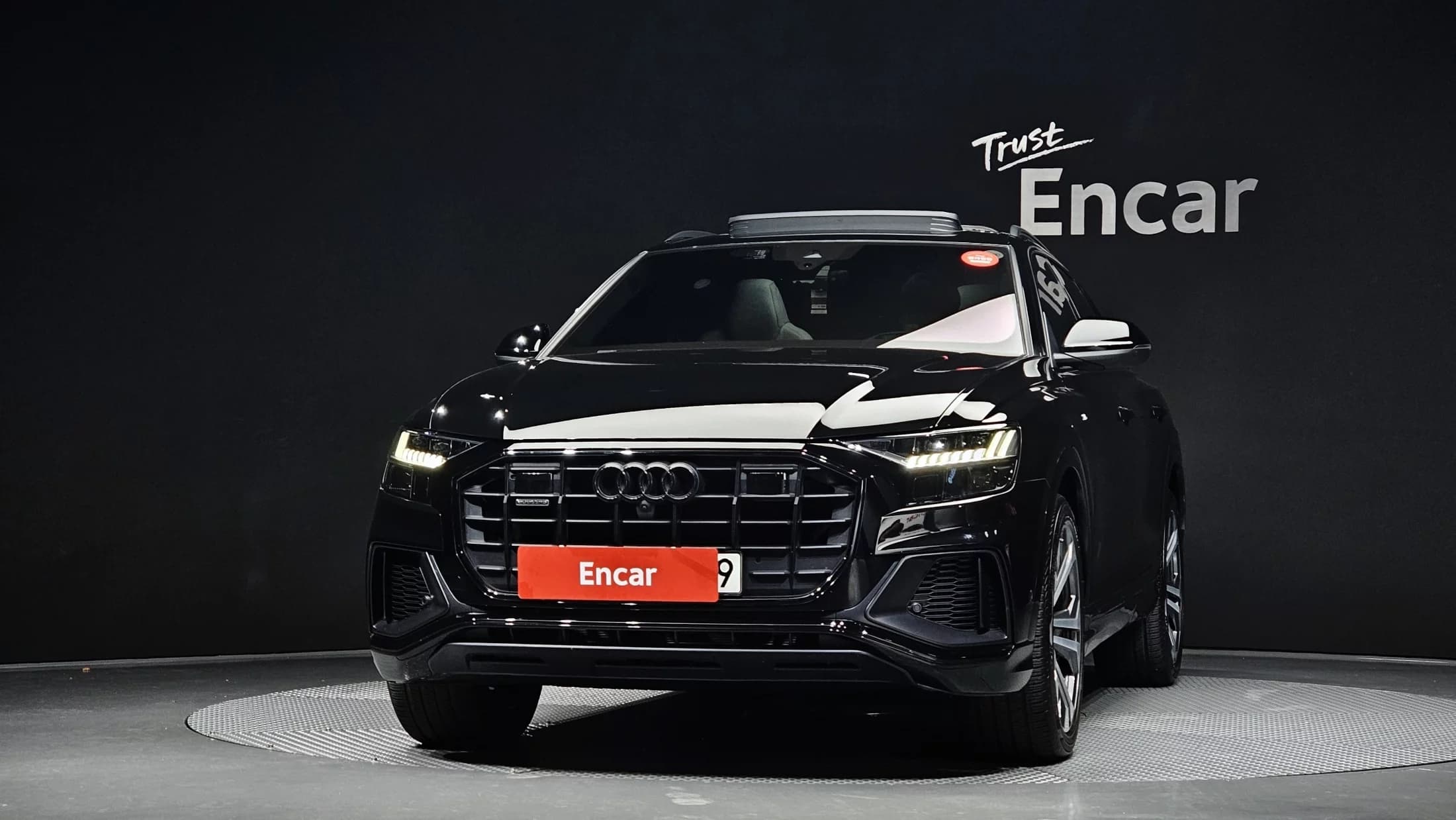 Audi Q8 55 TFSI Quattro Premium, 2023 г. 40091 км. — фото 3