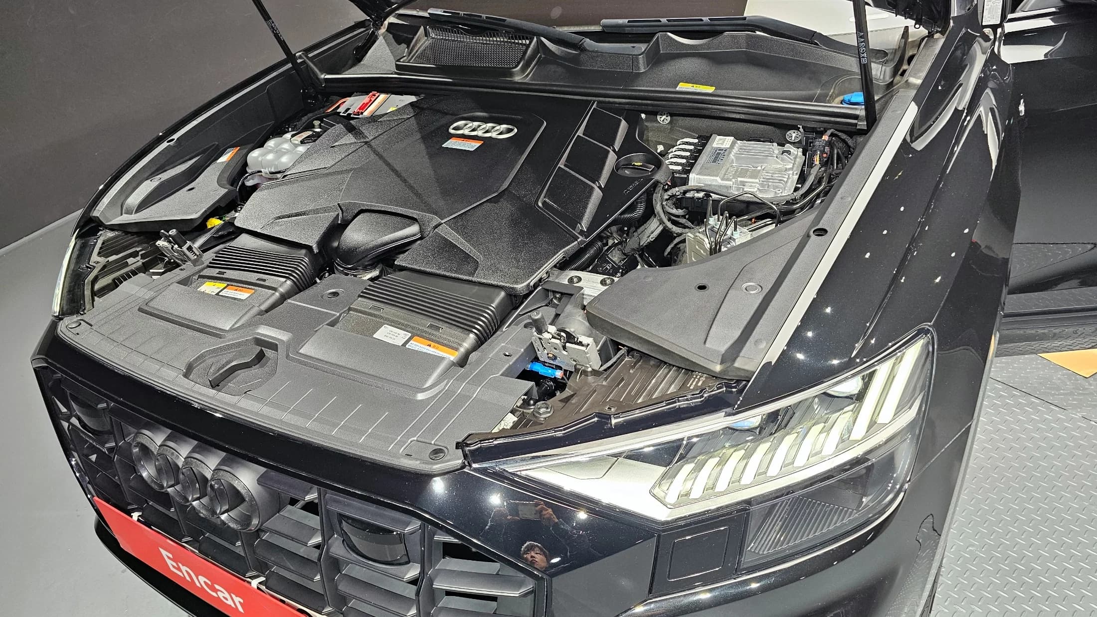Audi Q8 55 TFSI Quattro Premium, 2023 г. 40091 км. — фото 6
