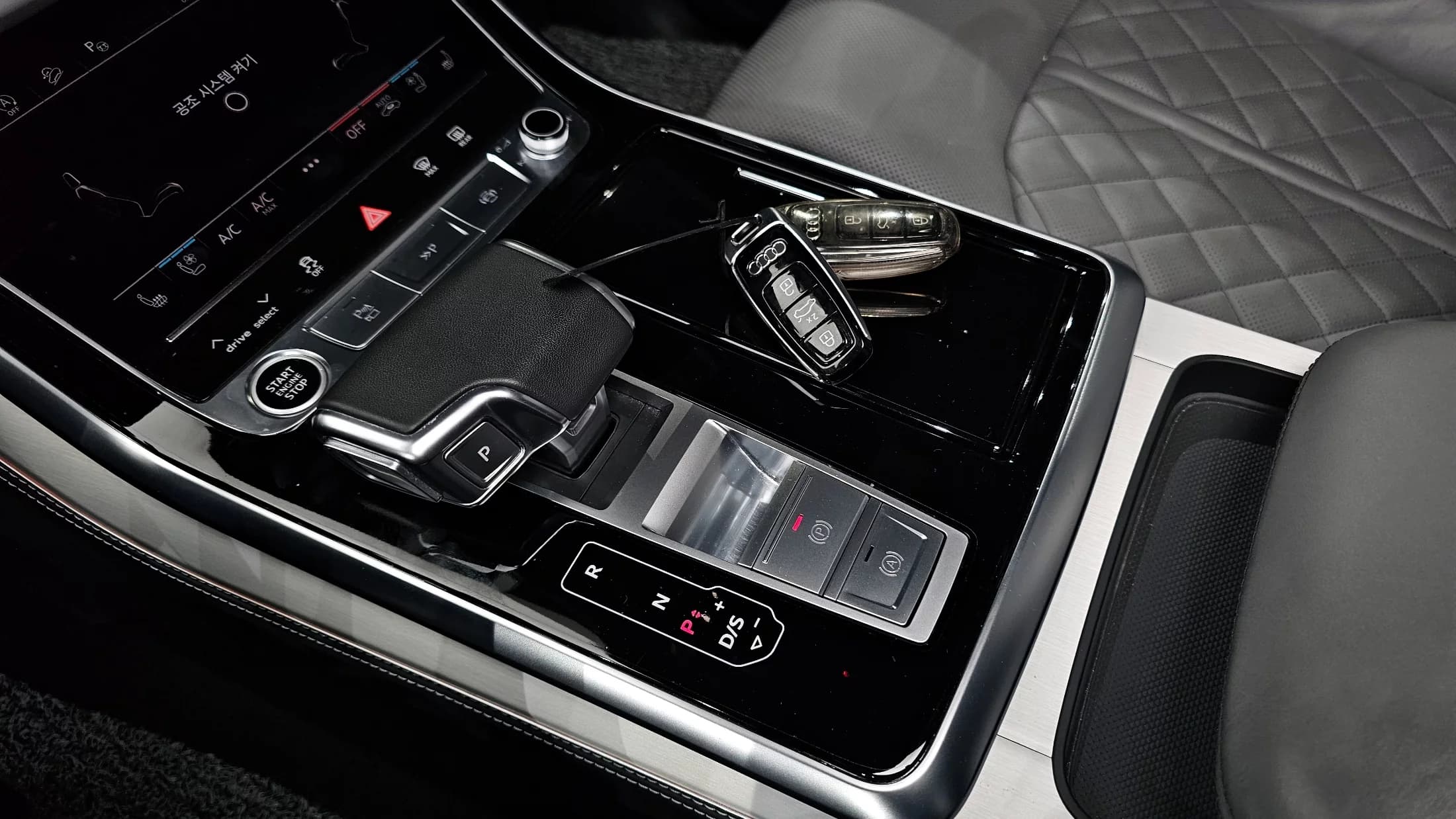 Audi Q8 55 TFSI Quattro Premium, 2023 г. 40091 км. — фото 9