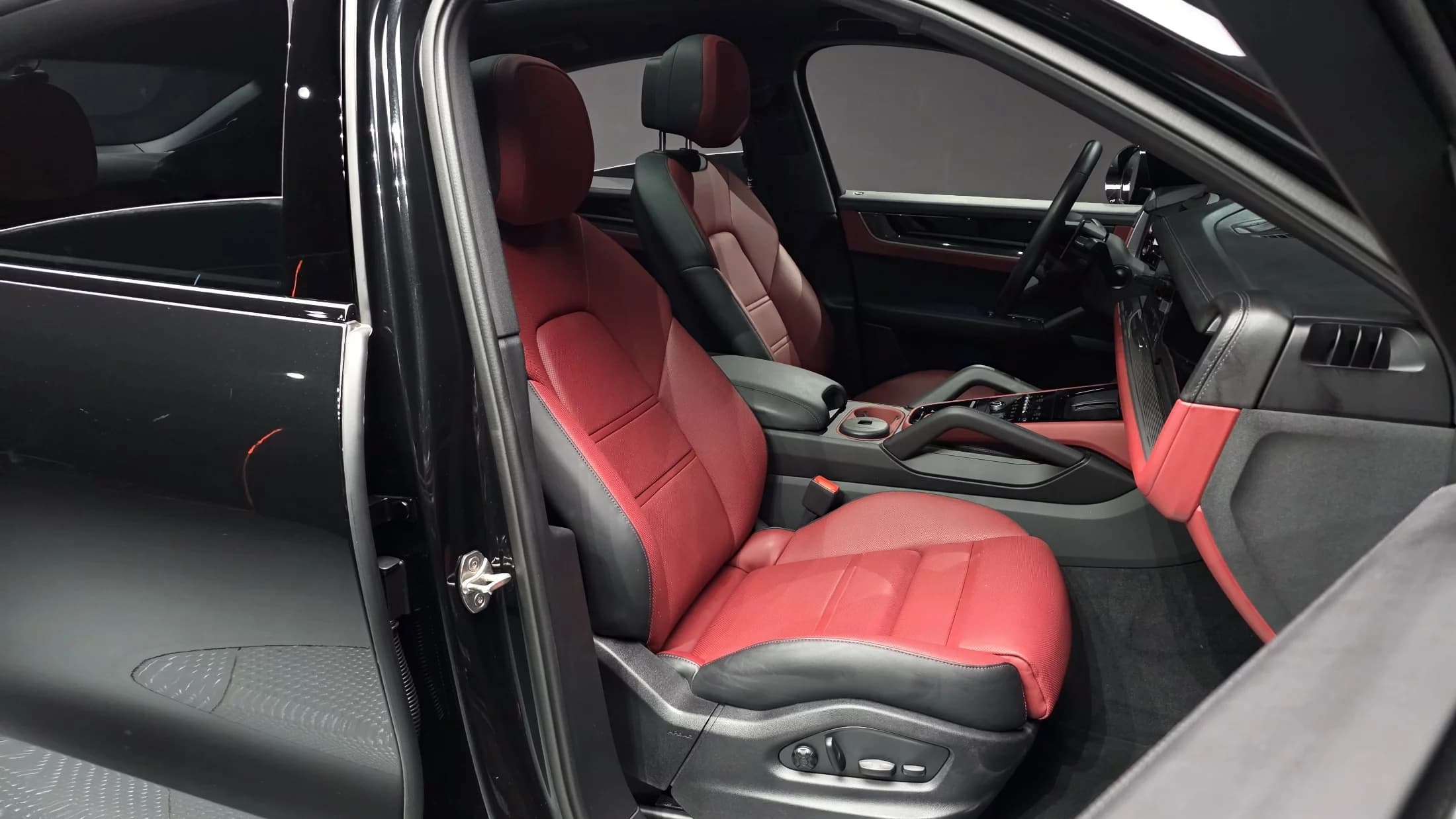 Porsche CAYENNE 3.0 Coupe, 2024 г. 9640 км. — фото 10