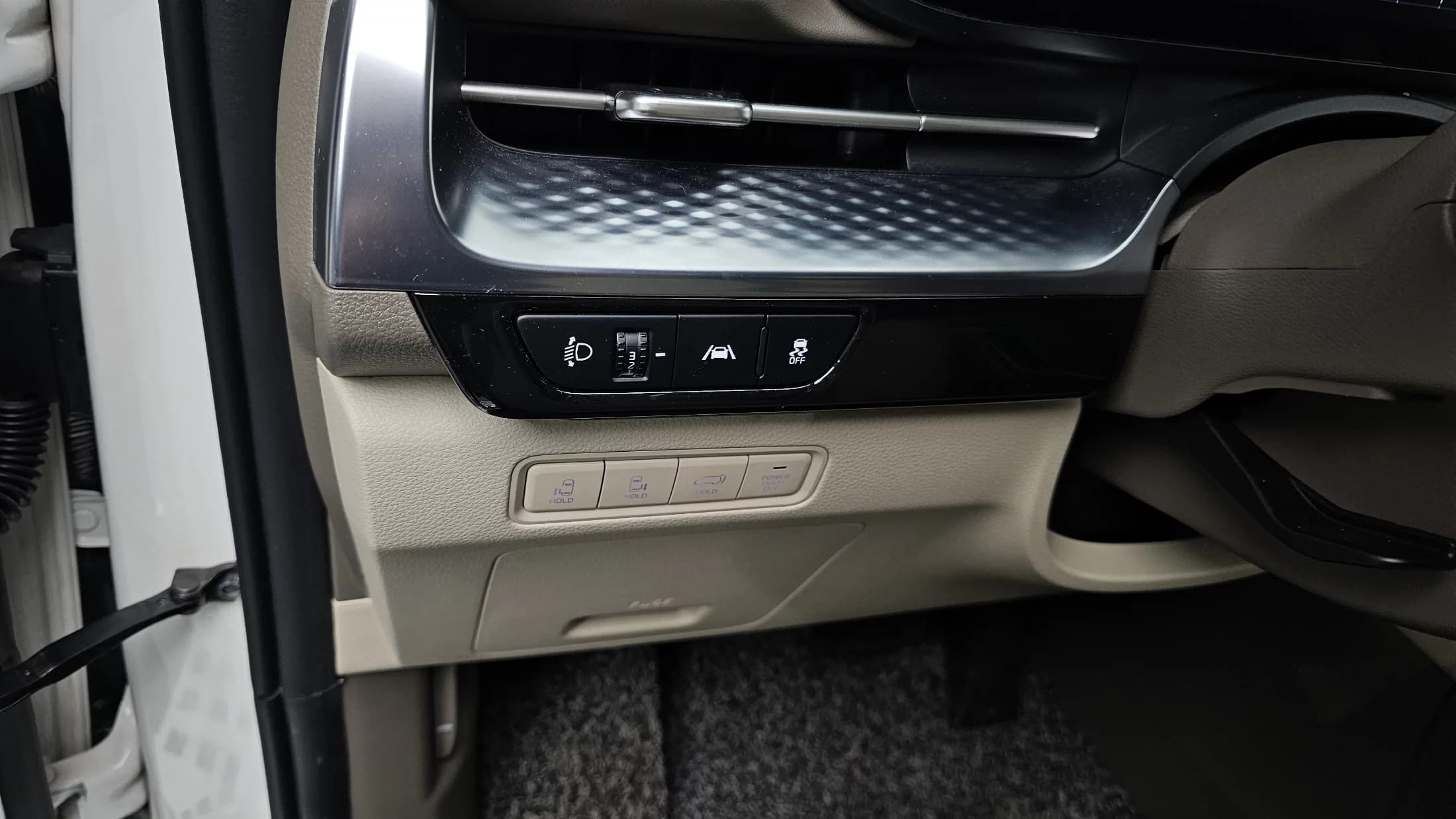 Kia Carnival Gasoline 9-Seater Hi-Limousine Signature, 2023 г. 40979 км. — фото 13
