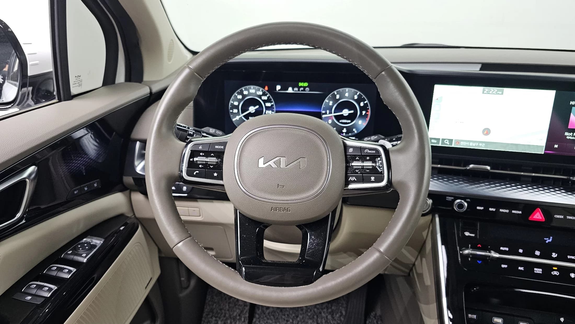 Kia Carnival Gasoline 9-Seater Hi-Limousine Signature, 2023 г. 40979 км. — фото 14
