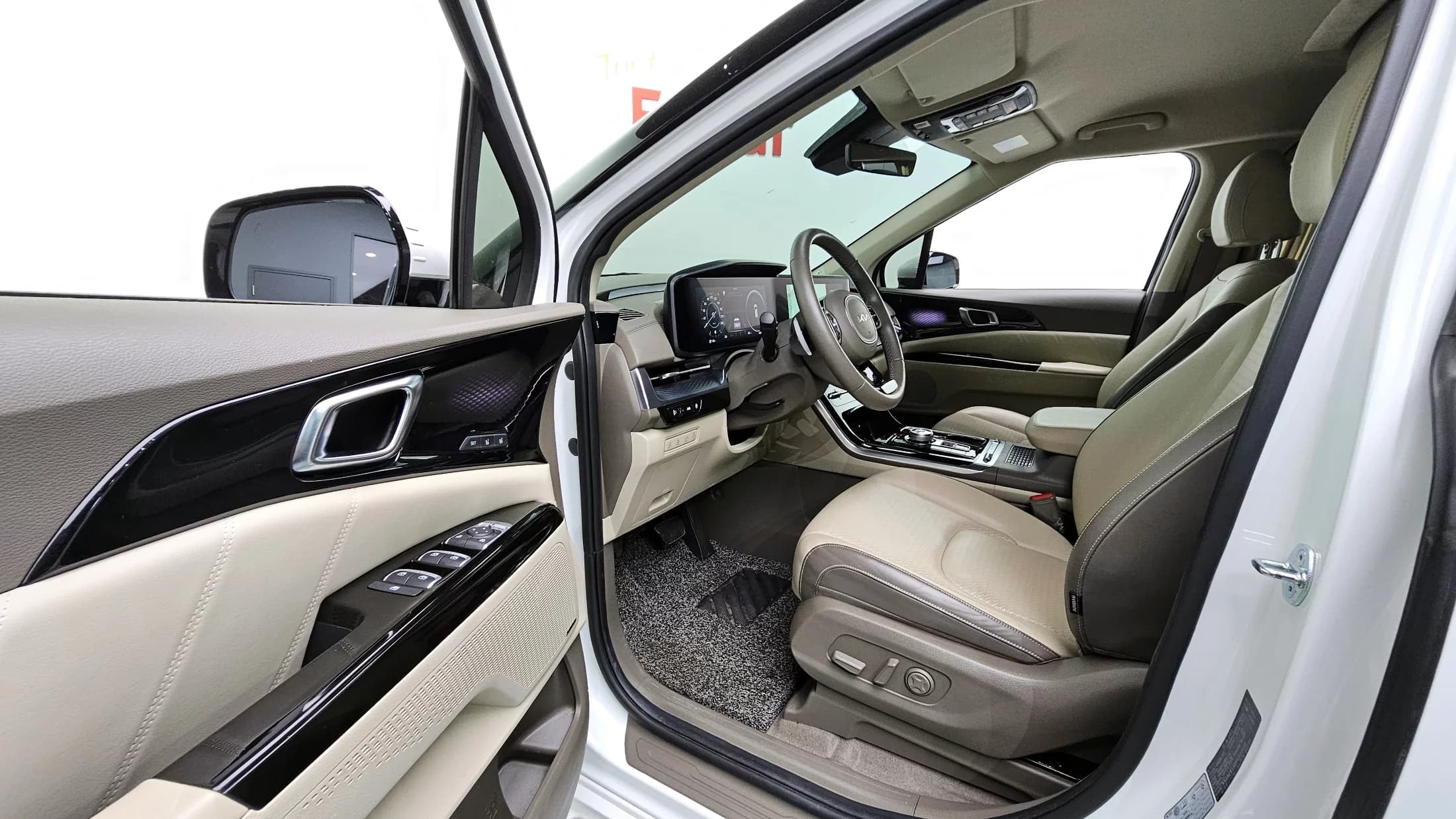 Kia Carnival Gasoline 9-Seater Hi-Limousine Signature, 2023 г. 40979 км. — фото 10