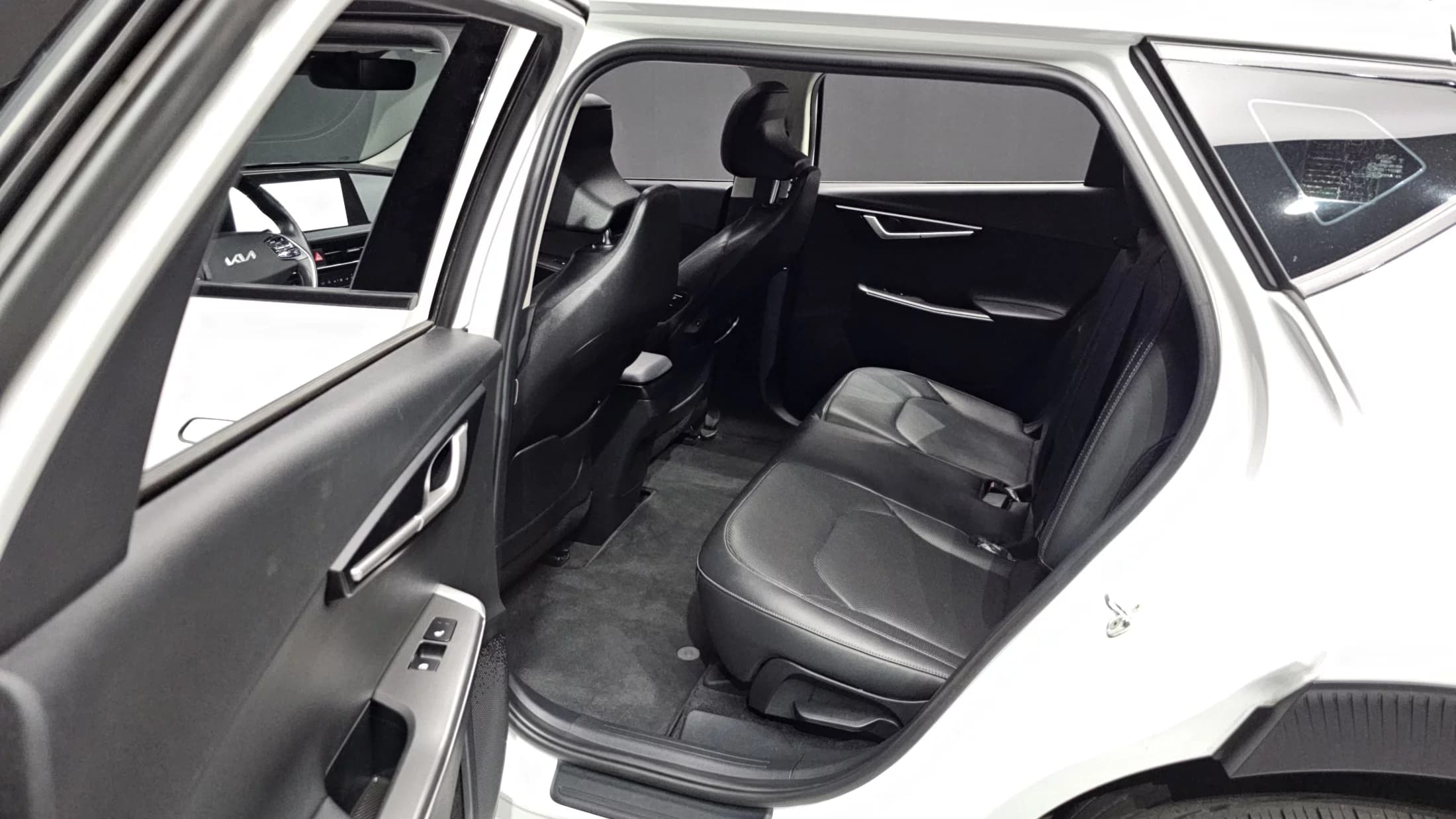 Kia EV6 Long Range Air, электромобиль, 2022 г. 76021 км. — фото 11