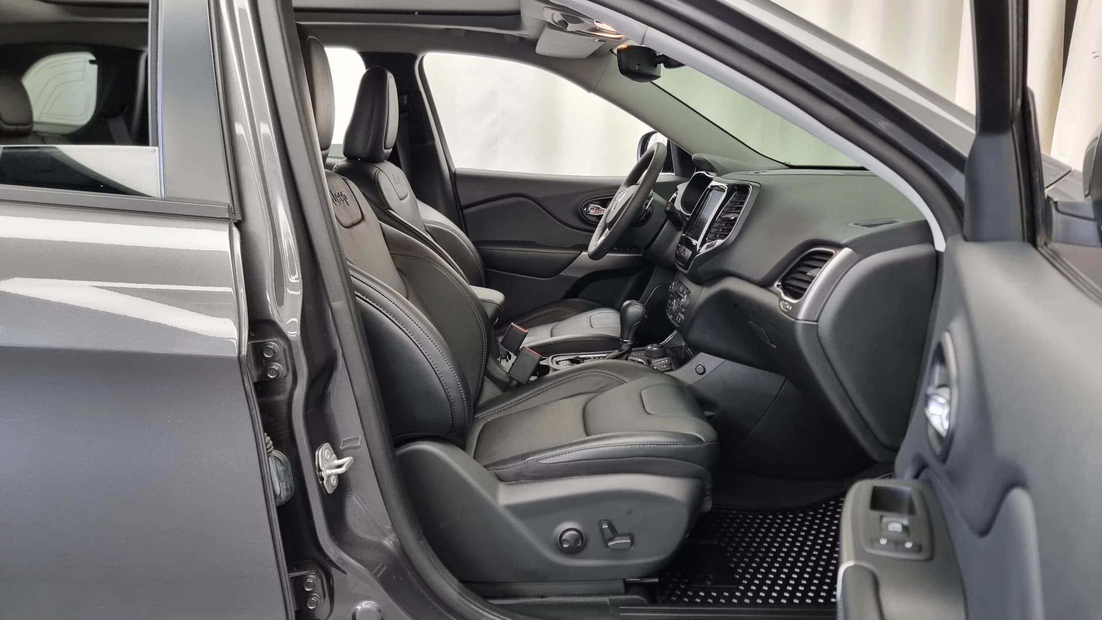 Jeep CHEROKEE 2.4 Limited AWD, 2022 г. 30813 км. — фото 11