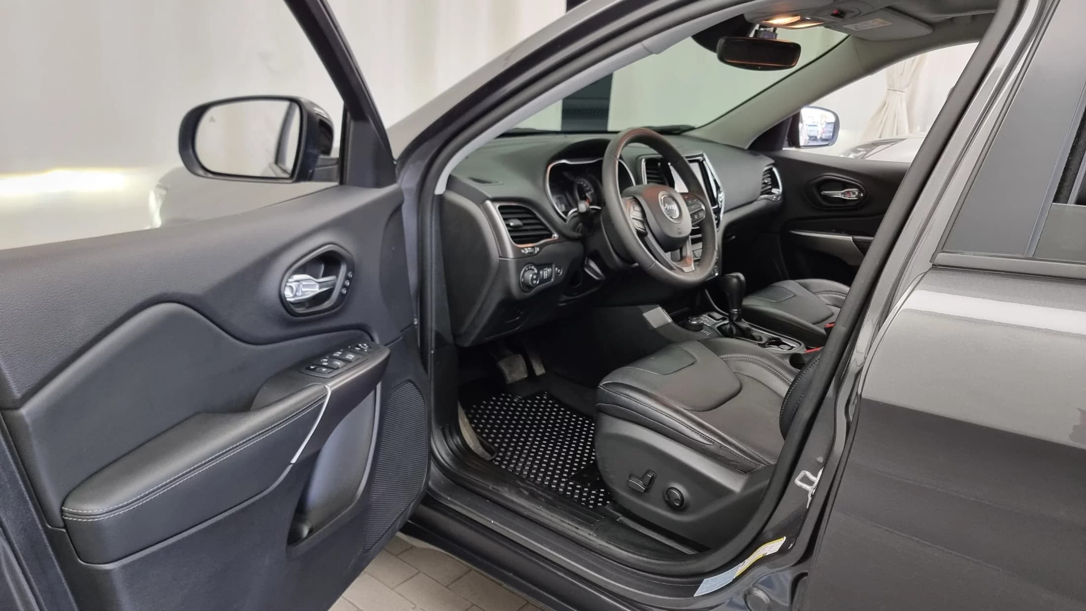 Jeep CHEROKEE 2.4 Limited AWD, 2022 г. 30813 км. — фото 10