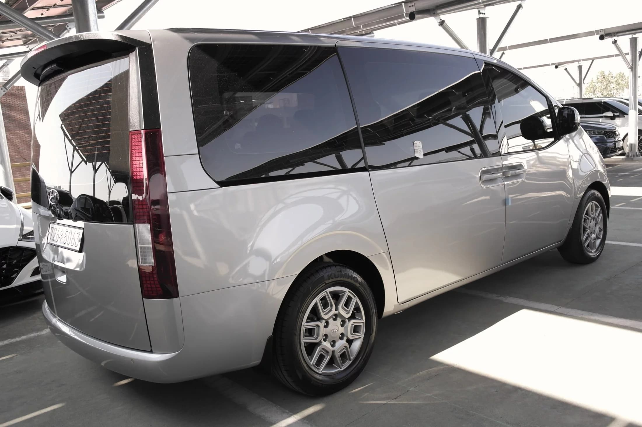 Hyundai Staria Tourer 11-Seater Modern, 2021 г. 53013 км. — фото 2