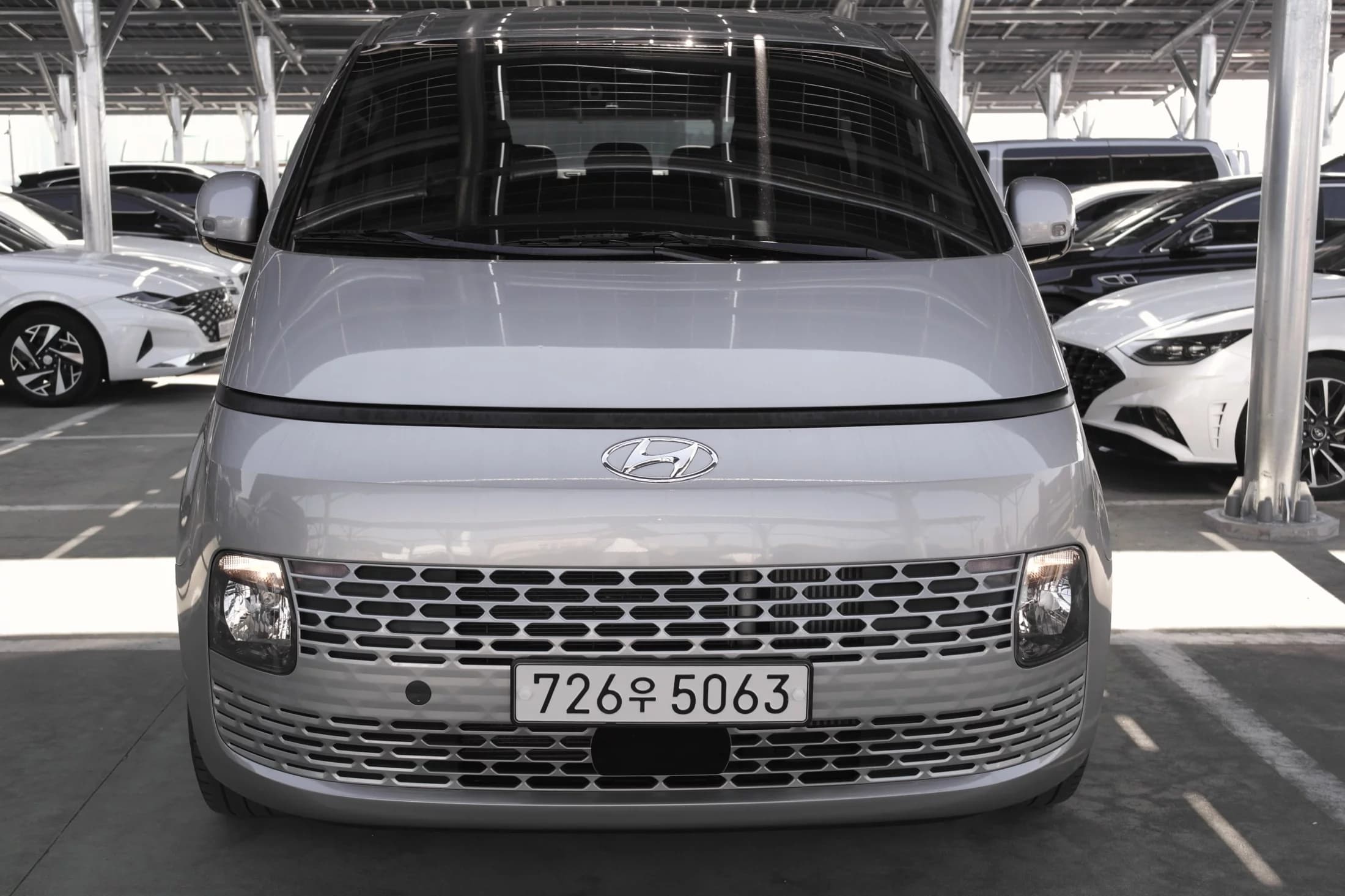 Hyundai Staria Tourer 11-Seater Modern, 2021 г. 53013 км. — фото 3