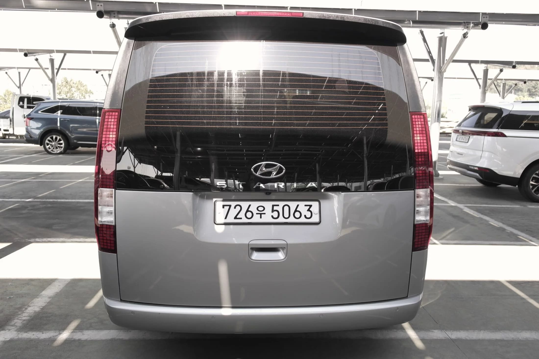 Hyundai Staria Tourer 11-Seater Modern, 2021 г. 53013 км. — фото 4