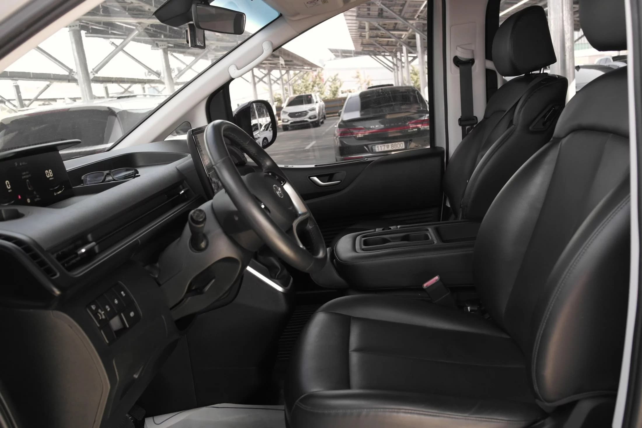 Hyundai Staria Tourer 11-Seater Modern, 2021 г. 53013 км. — фото 7