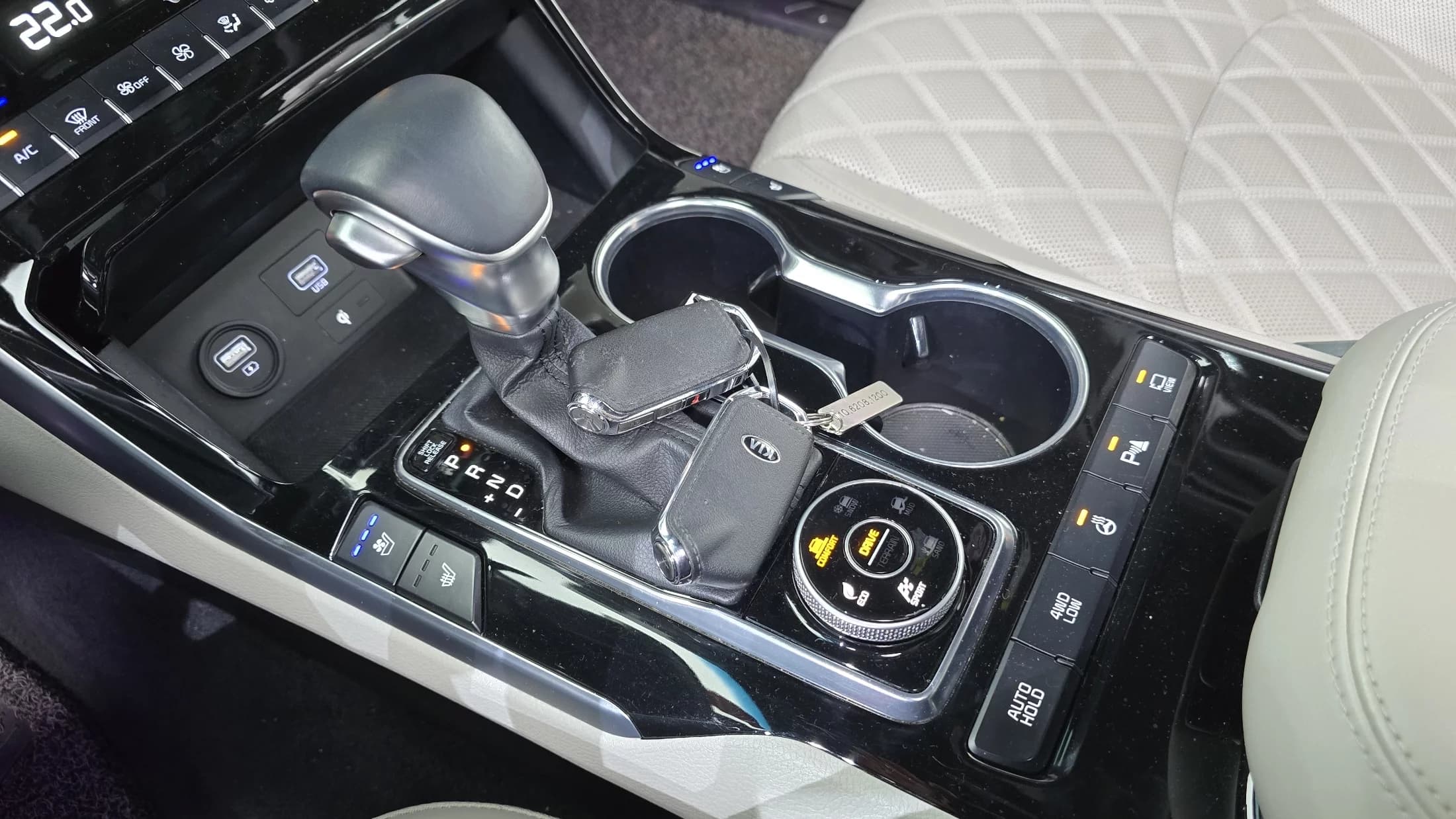 Kia Mohave Diesel 3.0 4WD 5-Seater Masters, 2021 г. 84770 км. — фото 9