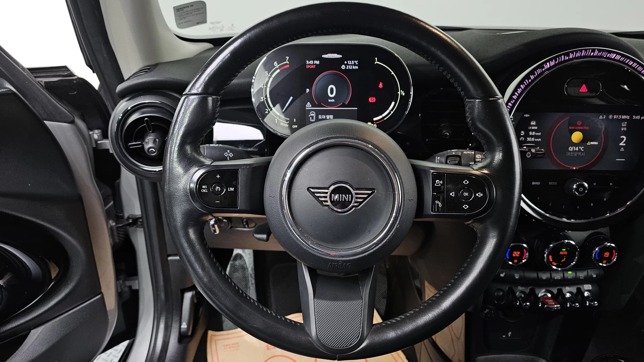 MINI Cooper Classic Third Generation, 2023 г. 51901 км. — фото 14