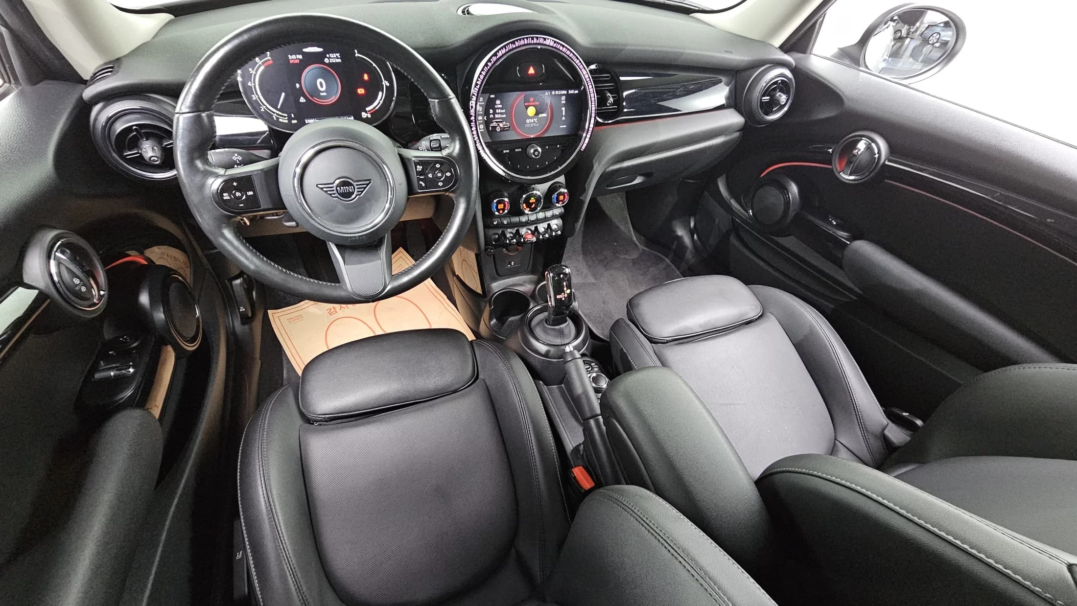MINI Cooper Classic Third Generation, 2023 г. 51901 км. — фото 7