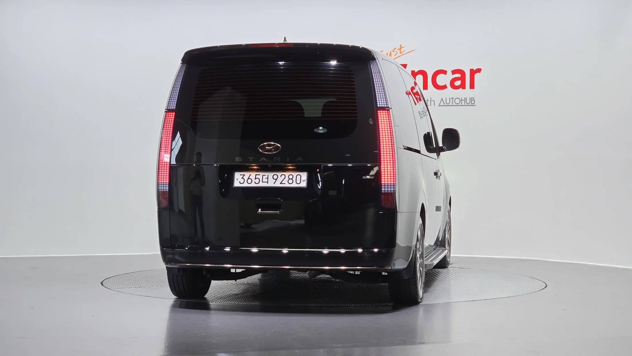 Hyundai Staria 4WD Lounge 7-Seater Inspiration, 2023 г. 251699 км. — фото 4