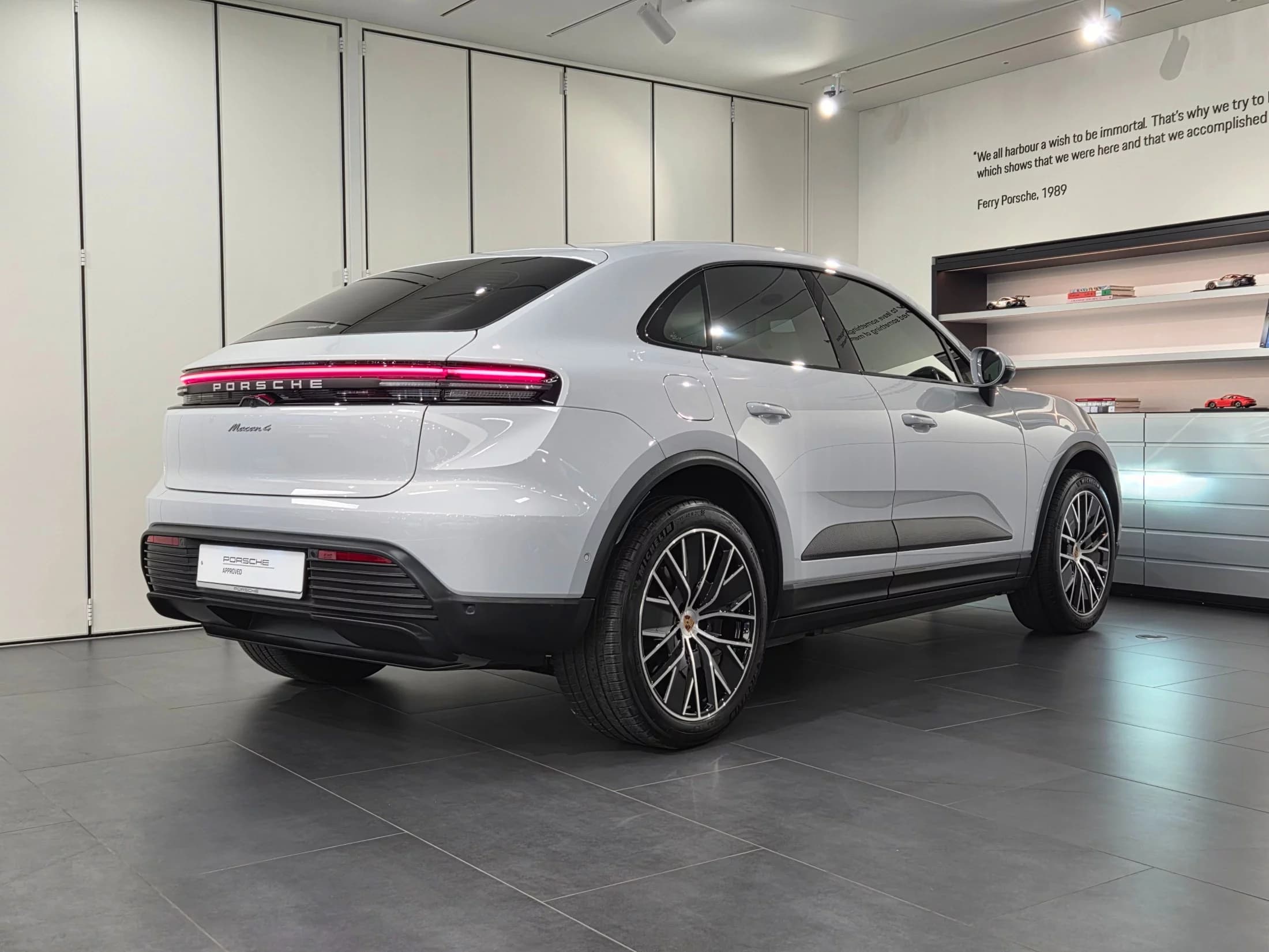 Porsche MACAN Base 4, электромобиль, 2025 г. 9242 км. — фото 2