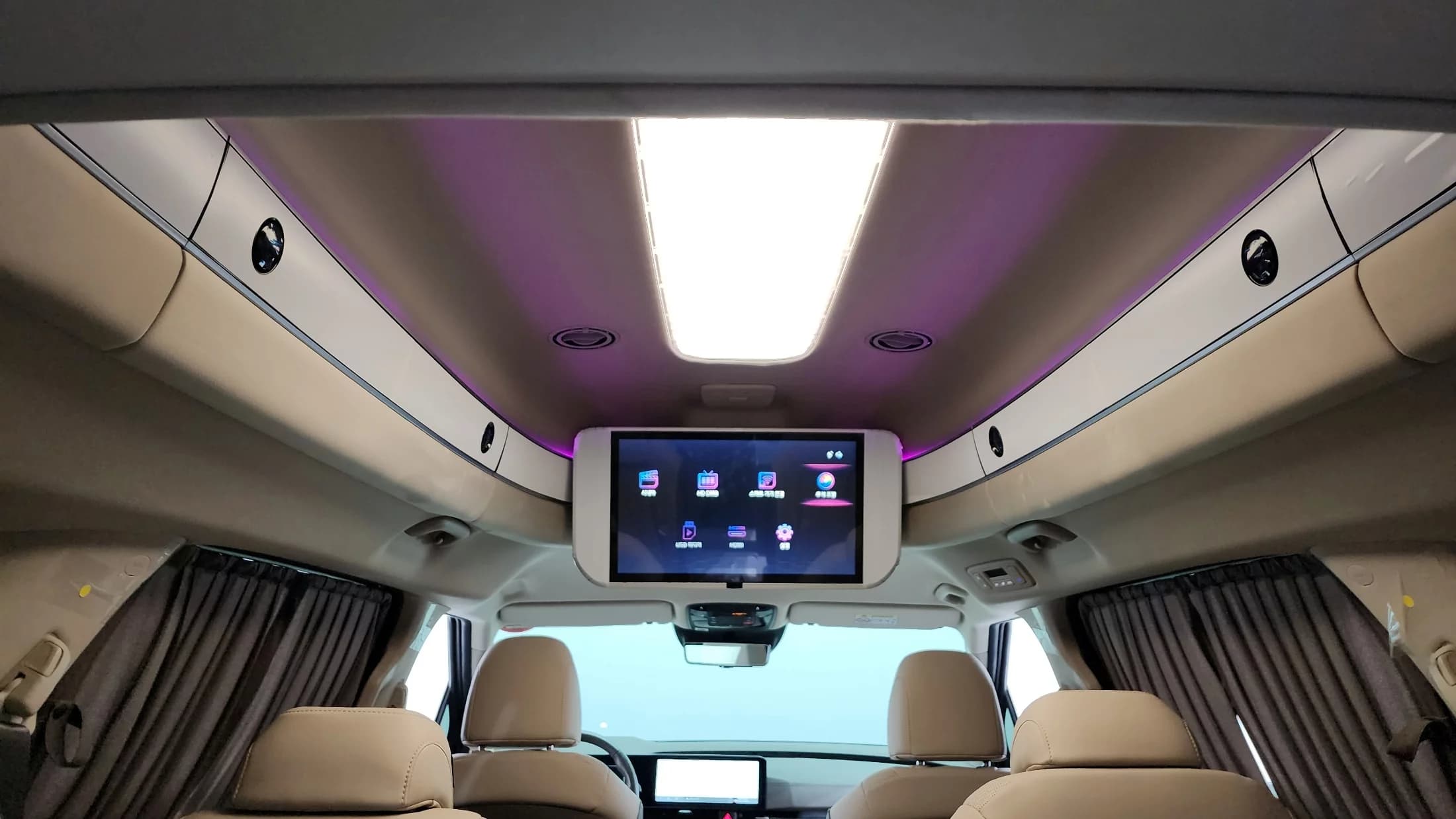 Kia Carnival Gasoline 7-Seater Hi Limousine Signature, 2024 г. 10331 км. — фото 19