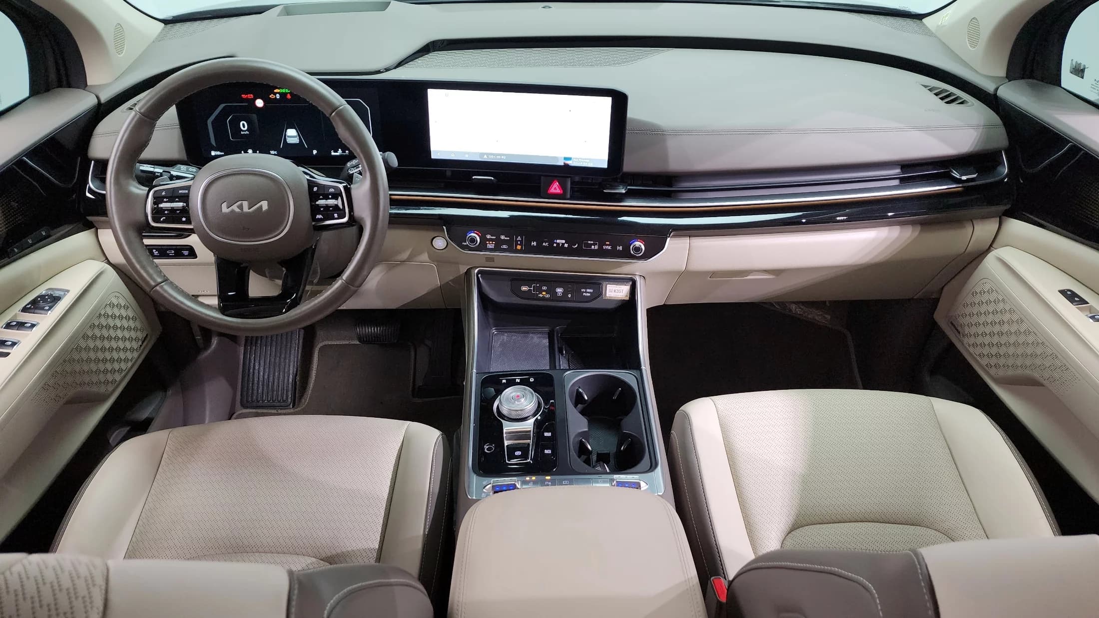 Kia Carnival Gasoline 7-Seater Hi Limousine Signature, 2024 г. 10331 км. — фото 7
