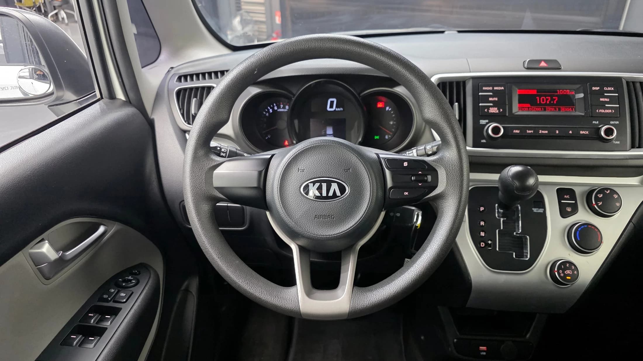 Kia RAY Van Prestige, 2021 г. 108560 км. — фото 13