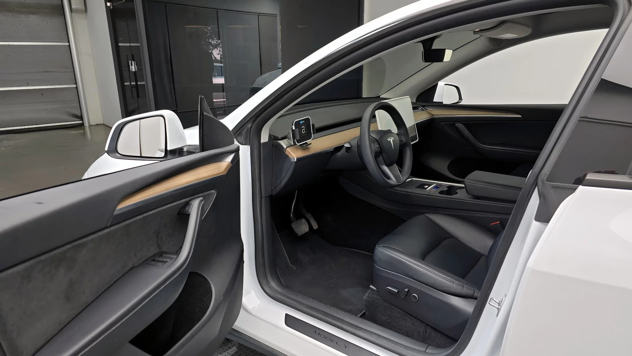 Tesla Model Y RWD, электромобиль, 2023 г. 51490 км. — фото 11