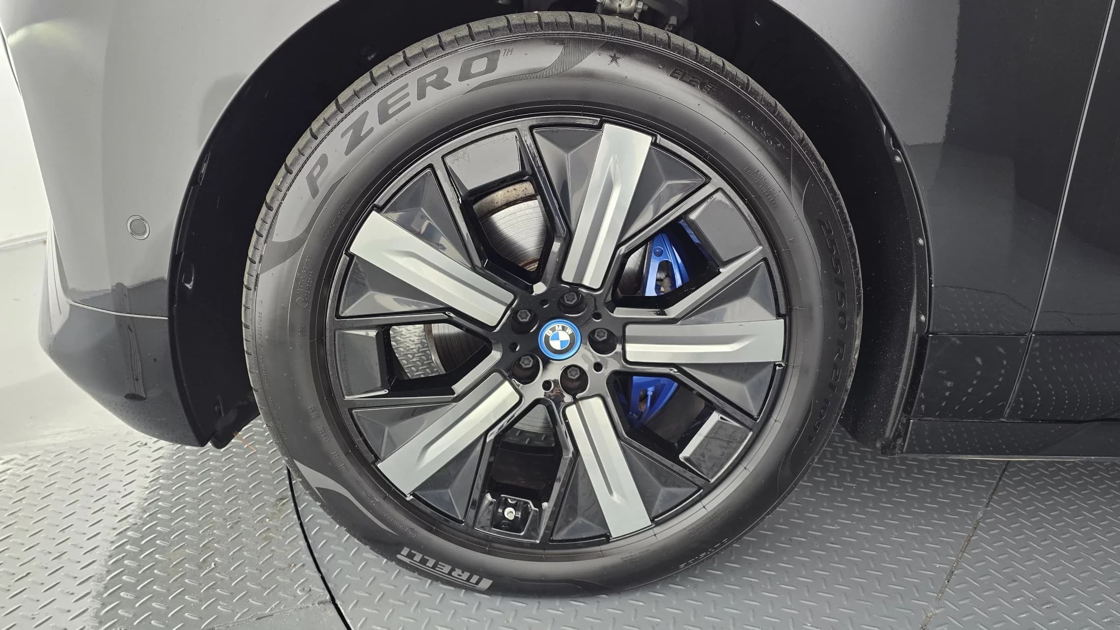 BMW iX xDrive50 Sports Plus, электромобиль, 2023 г. 25009 км. — фото 5