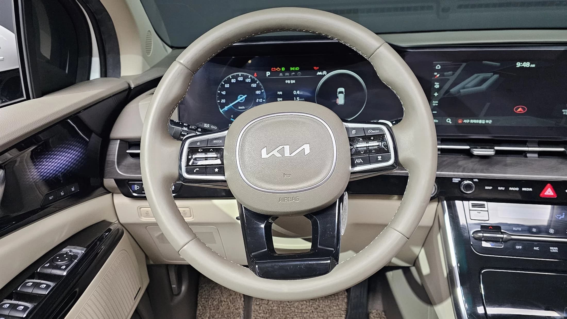 Kia Carnival 7-Seater Signature, 2023 г. 39218 км. — фото 14