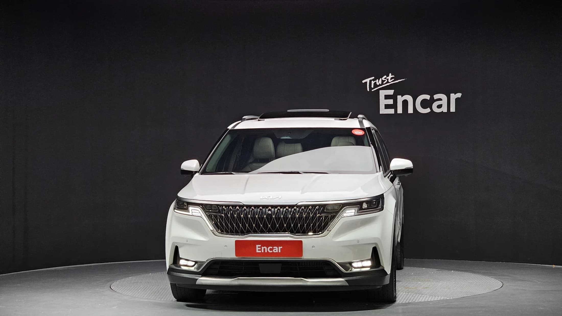 Kia Carnival 7-Seater Signature, 2023 г. 39218 км. — фото 3