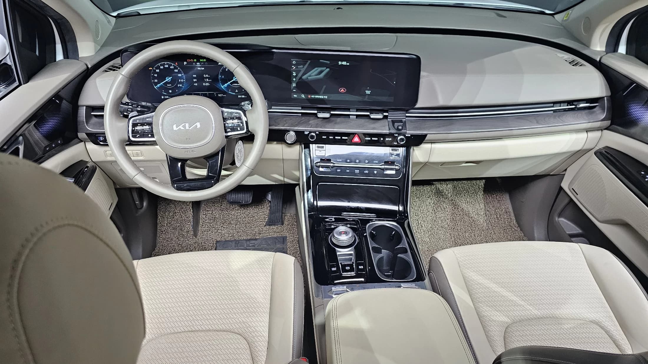 Kia Carnival 7-Seater Signature, 2023 г. 39218 км. — фото 7