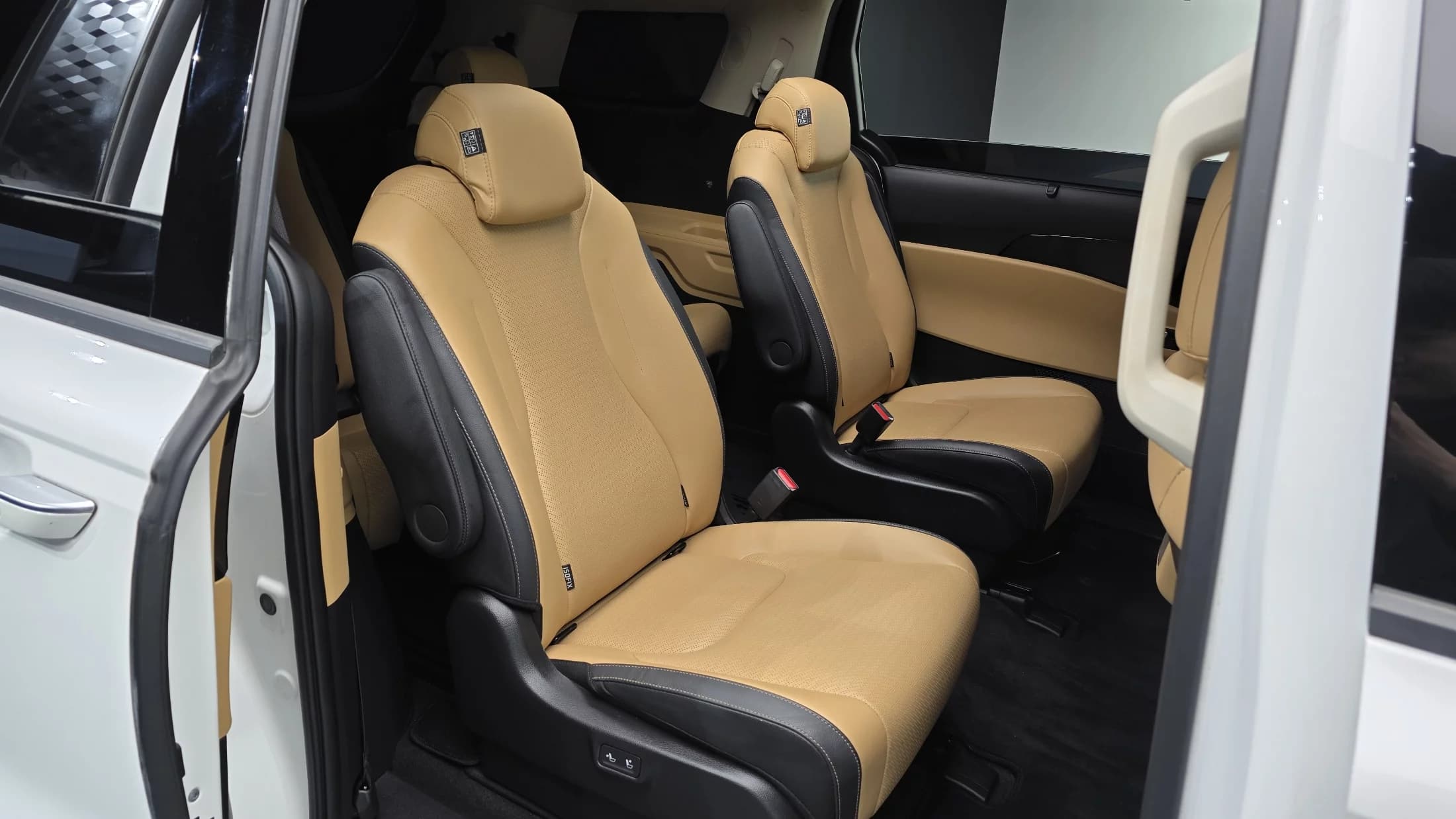 Kia Carnival 9-Seater Noblesse, 2023 г. 42174 км. — фото 13