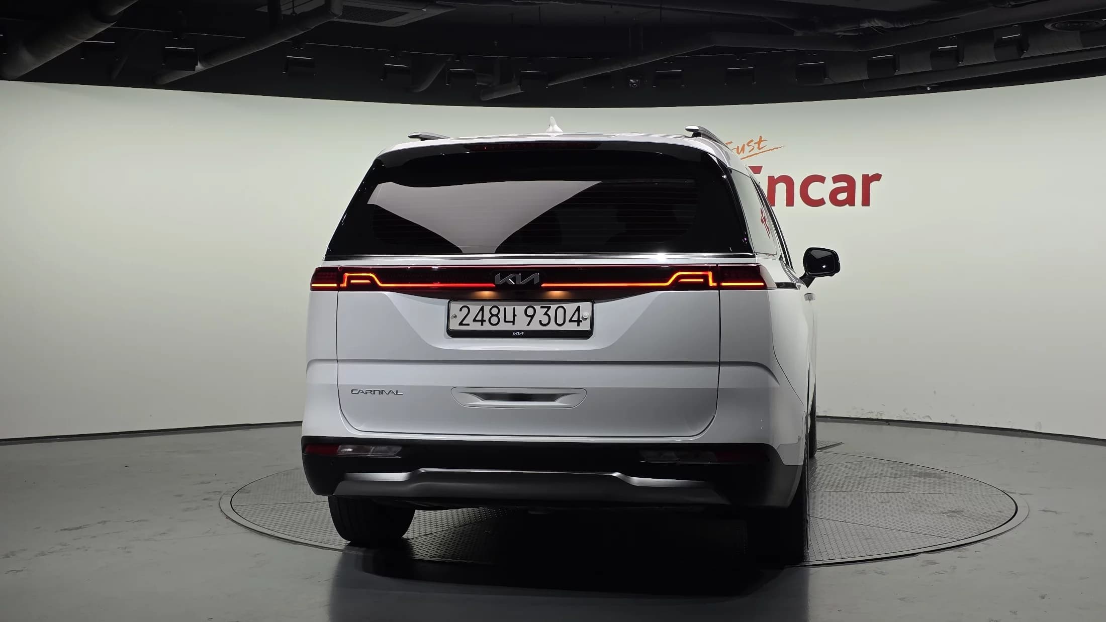 Kia Carnival 9-Seater Noblesse, 2023 г. 42174 км. — фото 4