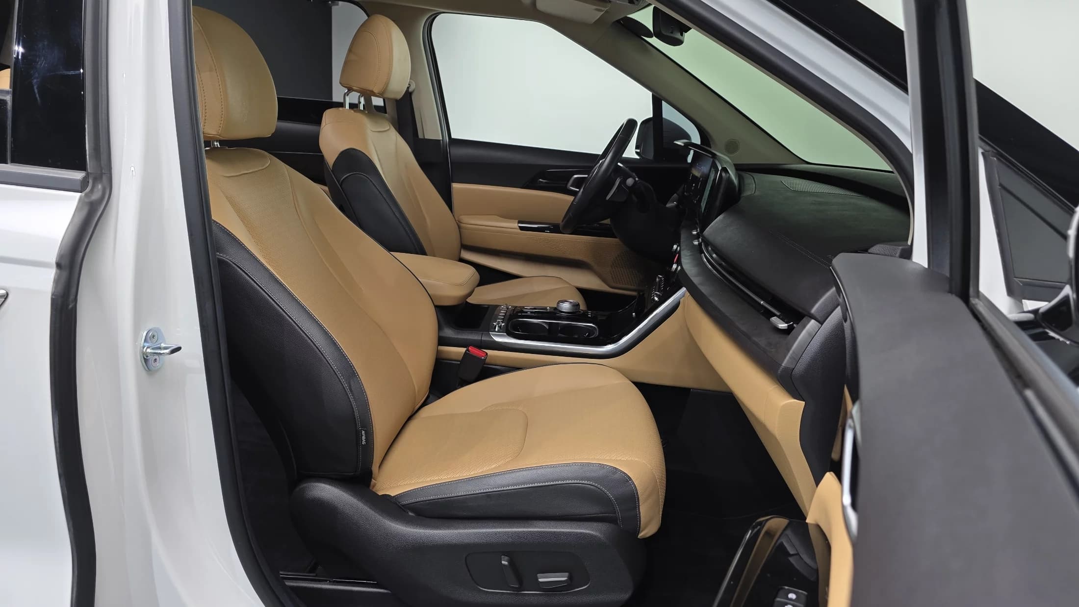 Kia Carnival 9-Seater Noblesse, 2023 г. 42174 км. — фото 10