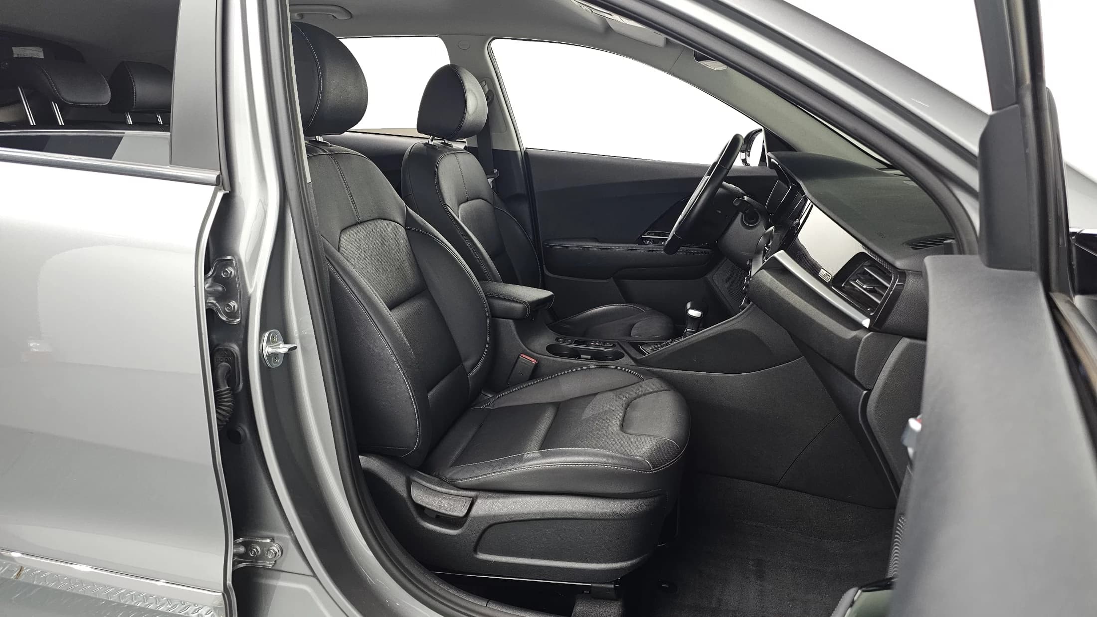 Kia Niro 1.6 HEV Prestige, гибрид, 2021 г. 115740 км. — фото 10