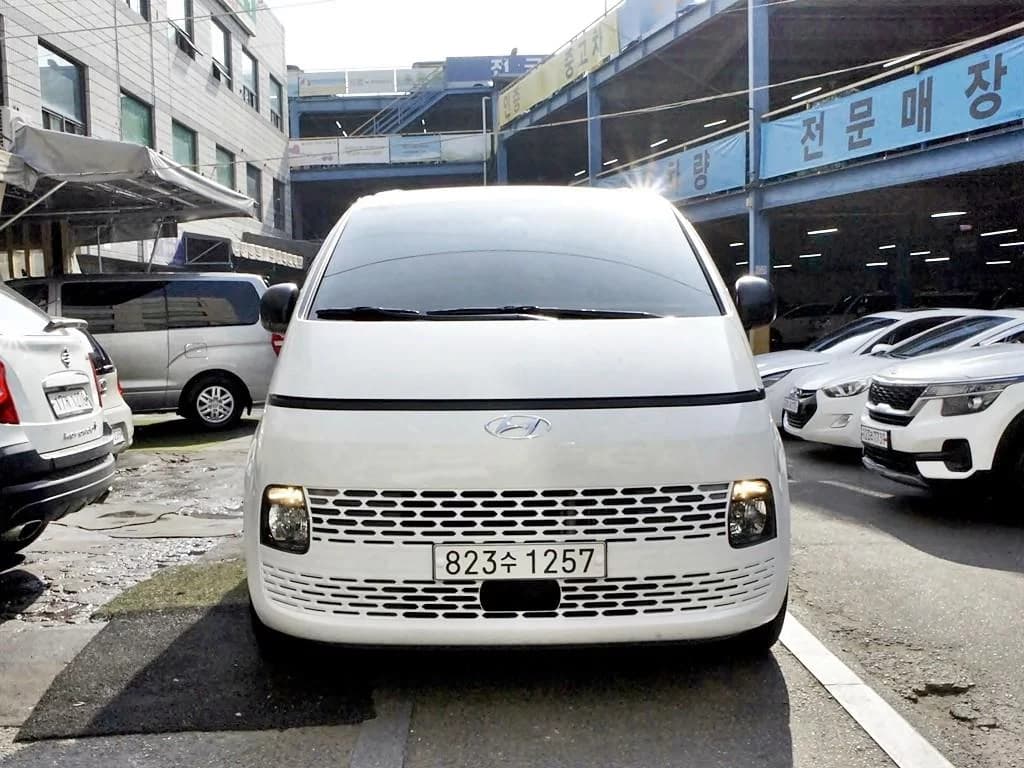 Hyundai Staria Cargo 3-Seater Smart, 2021 г. 183659 км. — фото 2