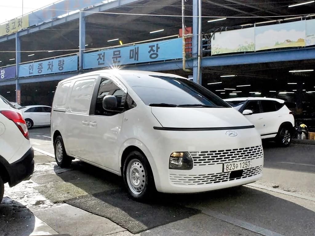 Hyundai Staria Cargo 3-Seater Smart, 2021 г. 183659 км. — фото 4