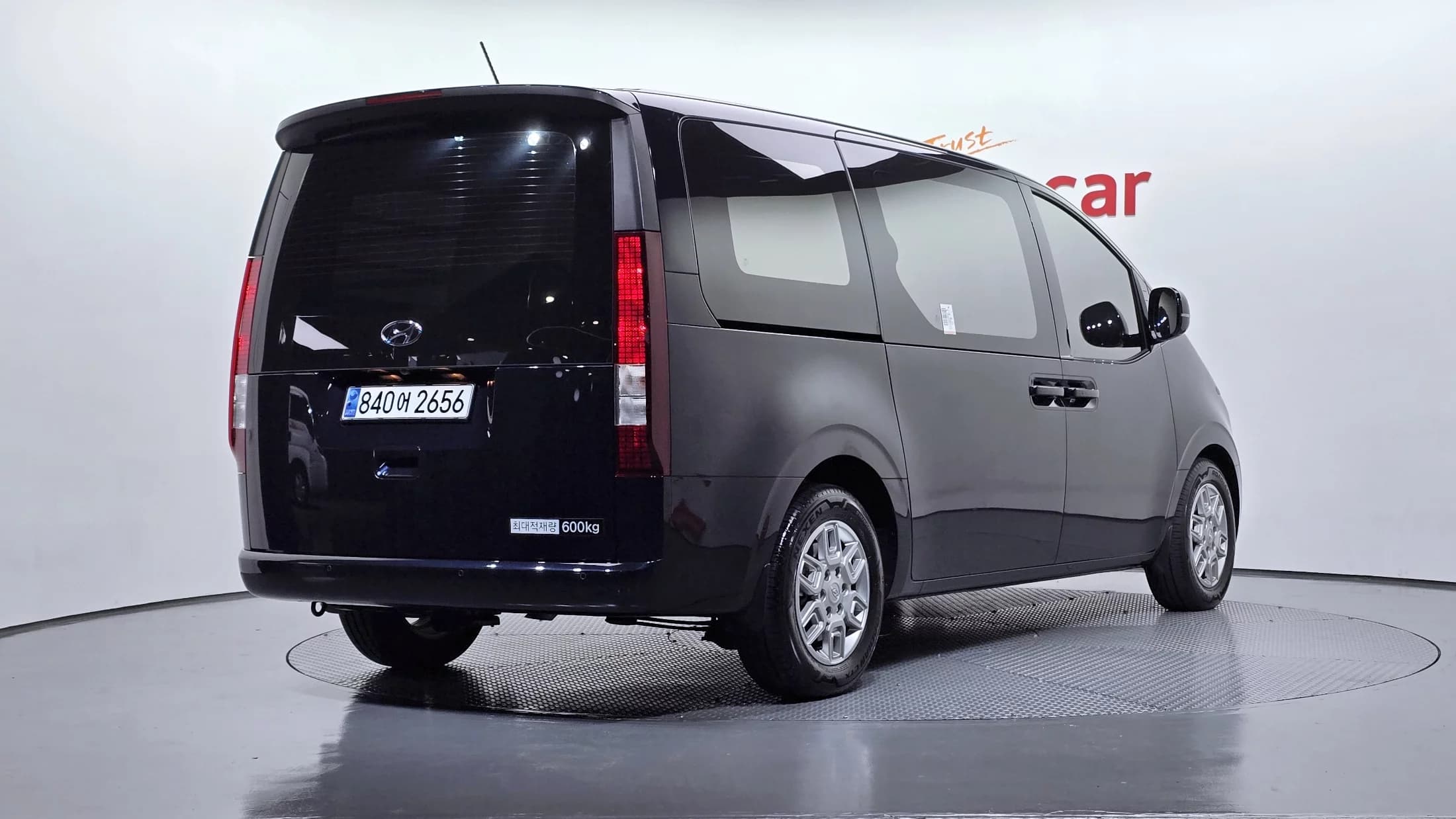 Hyundai Staria L3.5 Cargo 5-Seater Modern, 2023 г. 18019 км. — фото 2